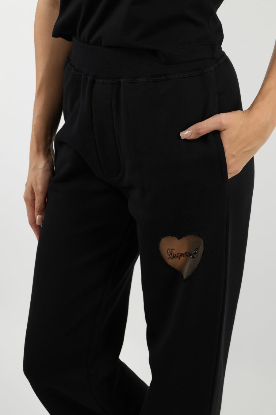 Pantalón negro con logo corazón transparente - 109779