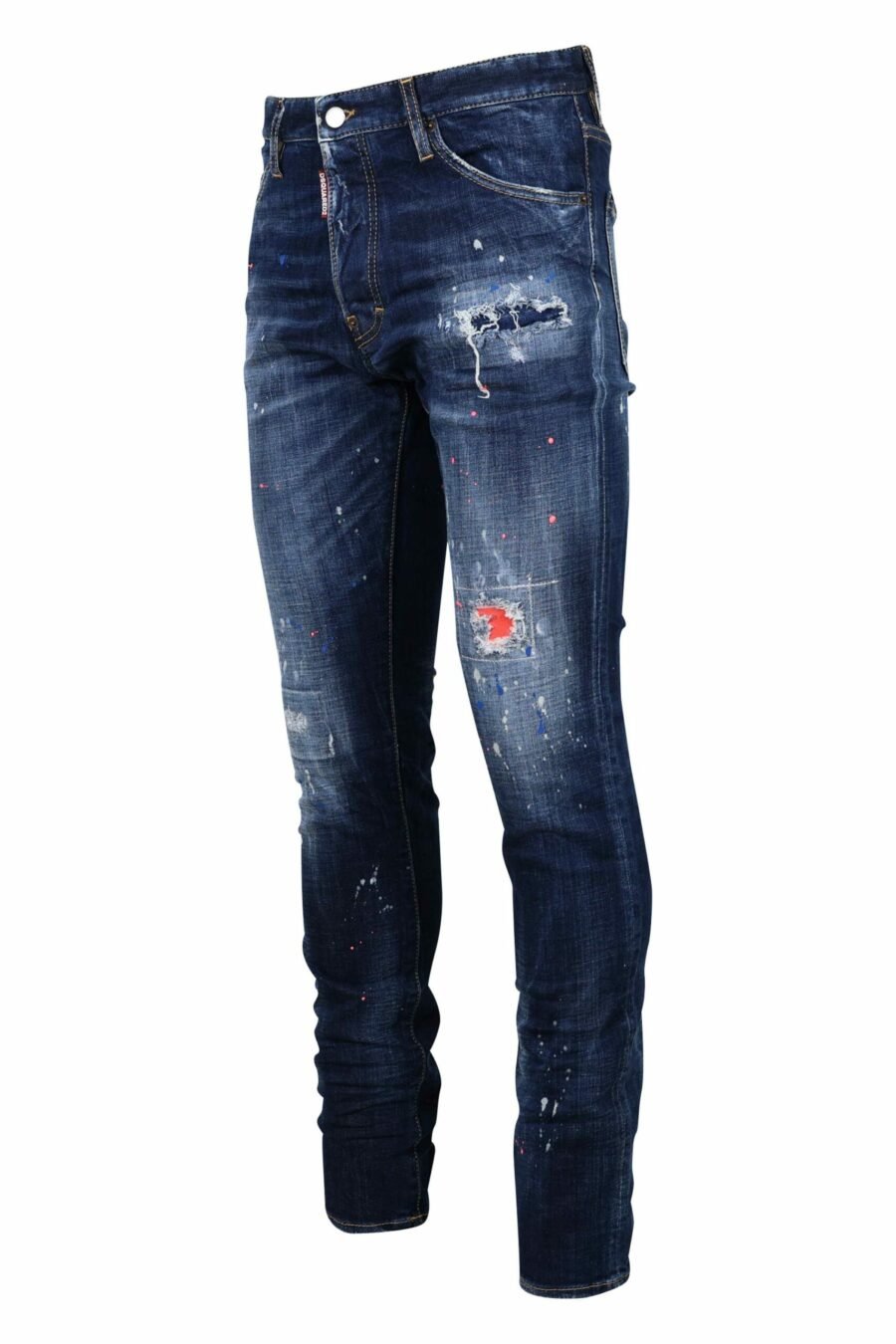 Jean bleu "cool guy jean" porté avec de la peinture orange - 8054148308261 échelle 1