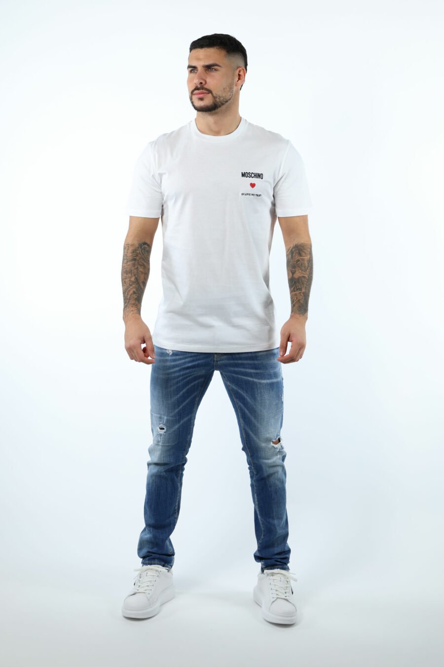 Weißes T-Shirt mit Minilogo "in love we trust" - 106641