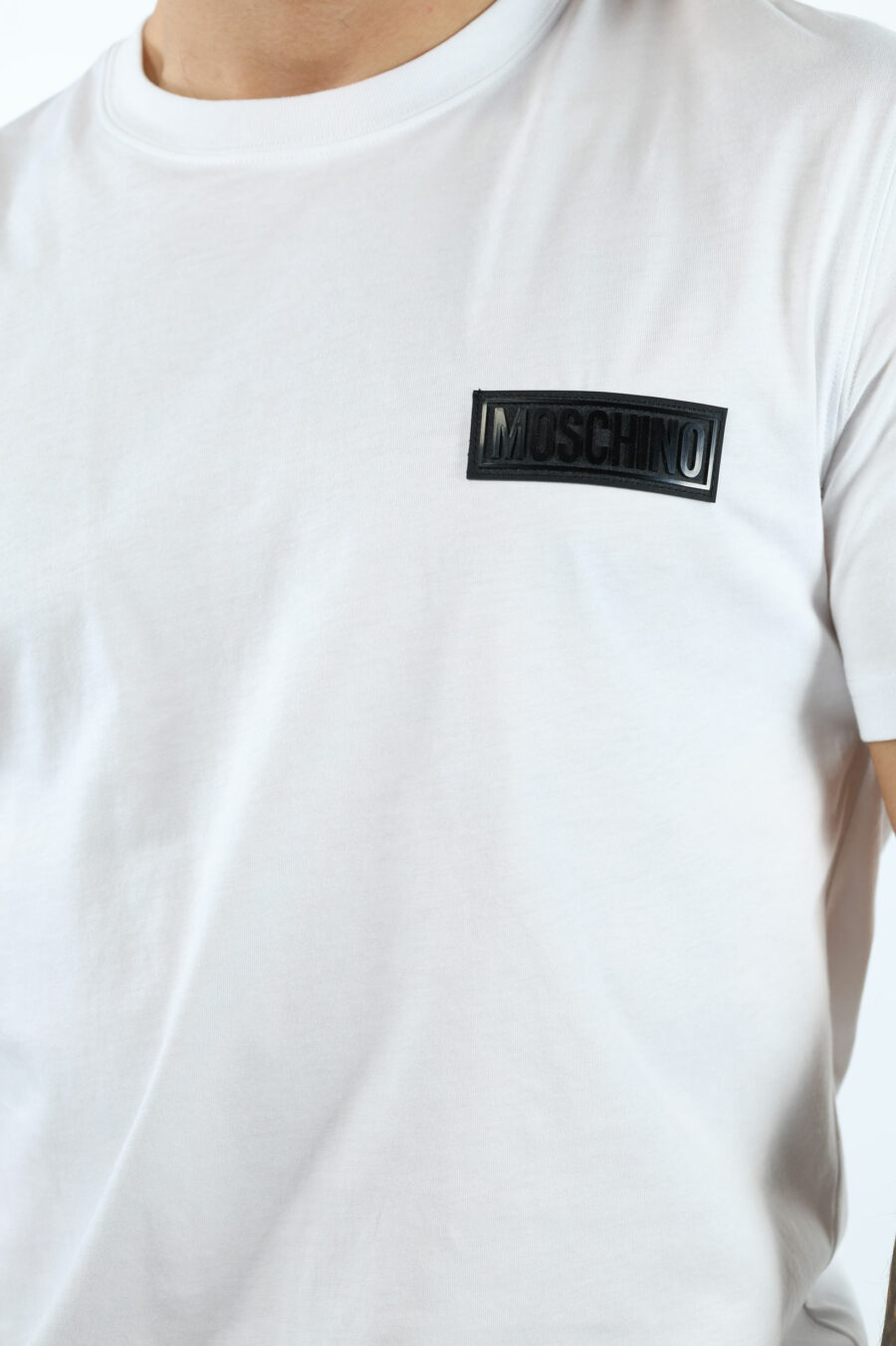 White T-shirt with black mini-logo label - 106759