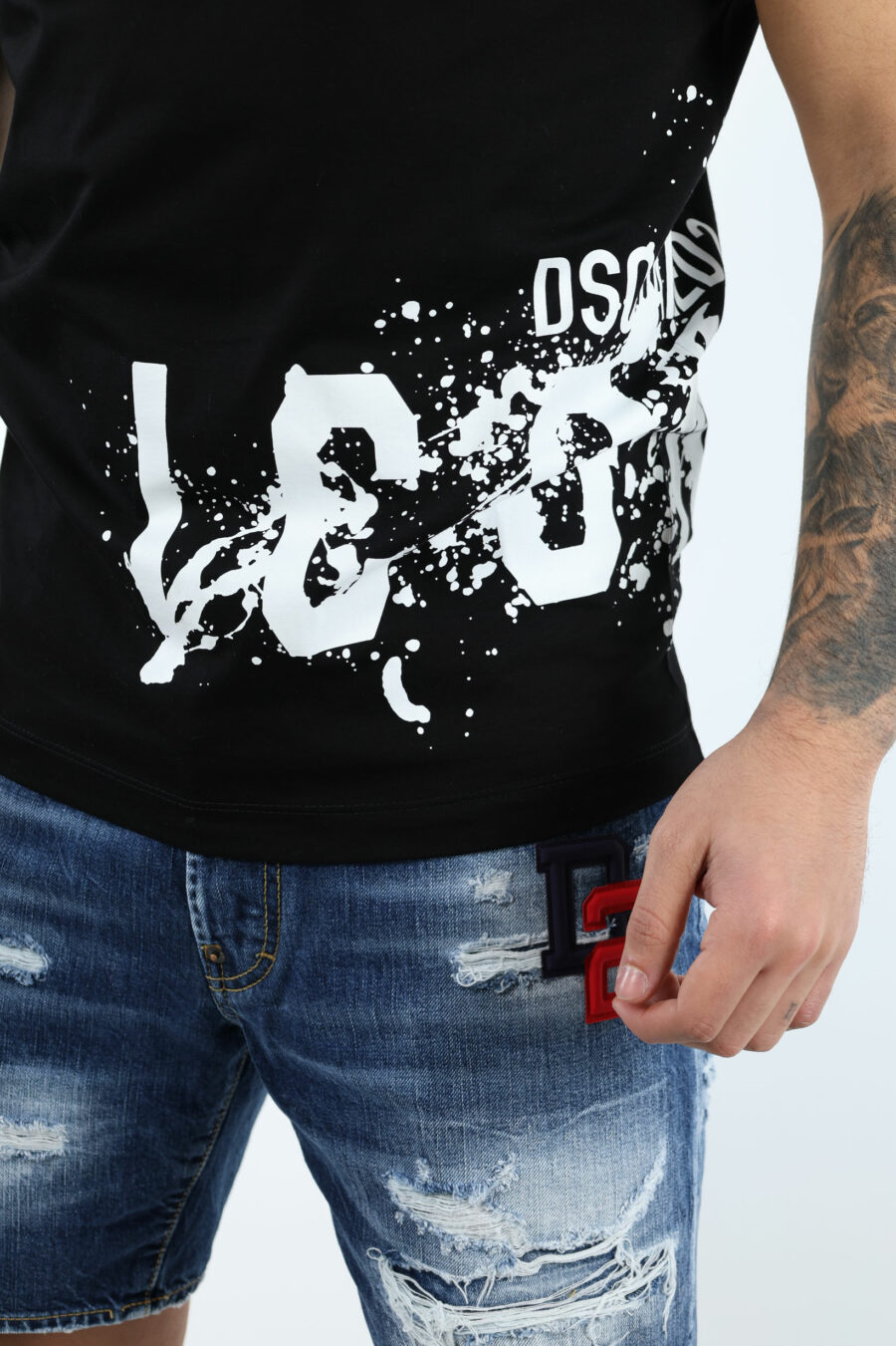 Schwarzes T-Shirt mit "icon splash" Maxilogo darunter - 106841