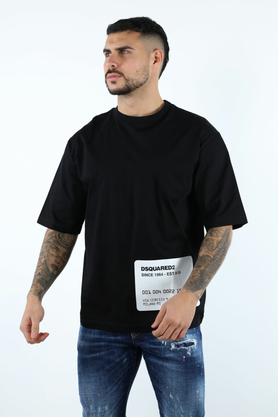 Schwarzes Oversize-T-Shirt mit Kreditkartenlogo darunter - 106937