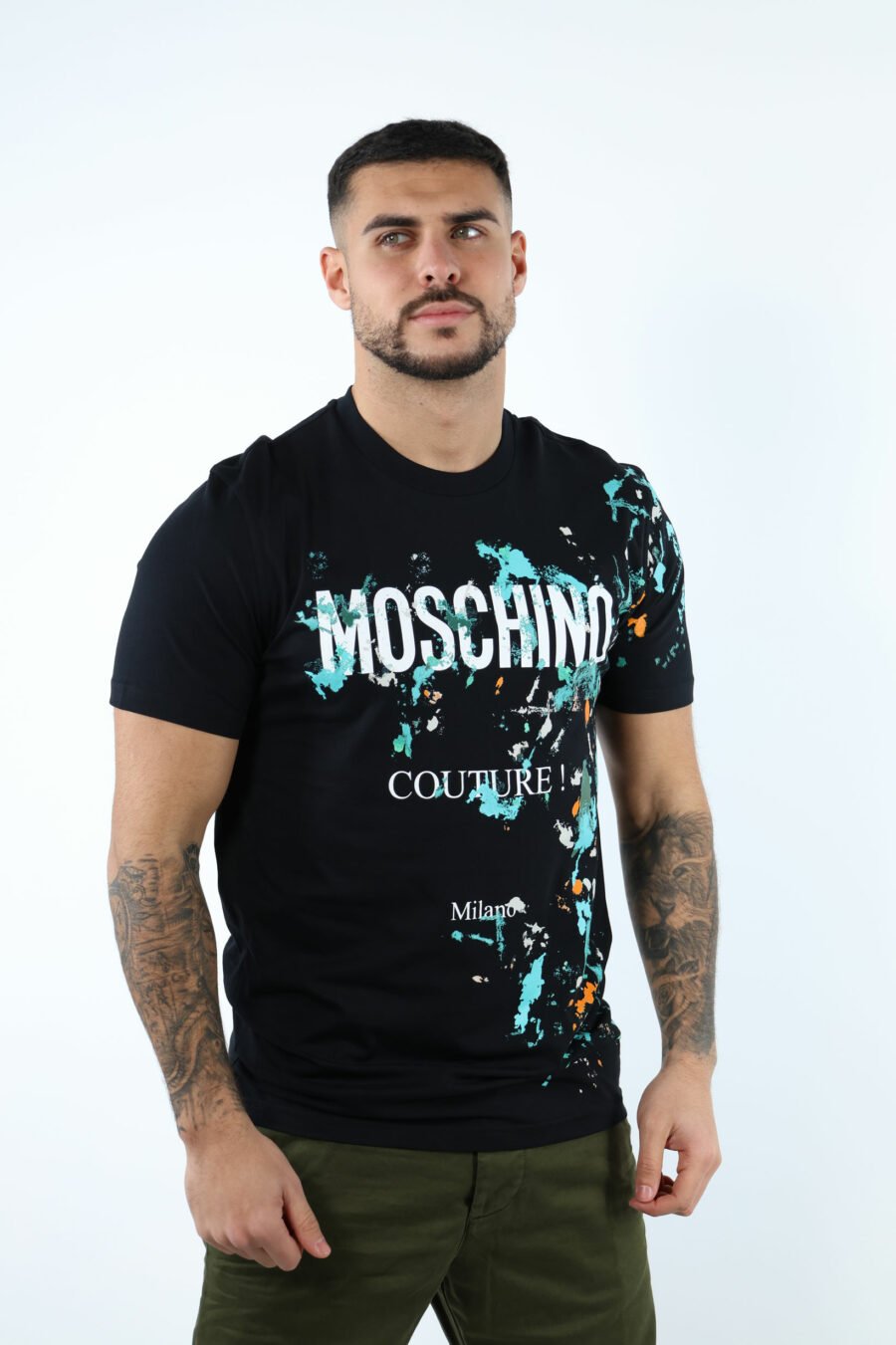 Camiseta negra con maxilogo "couture milano" con "splash" multicolor - 107052
