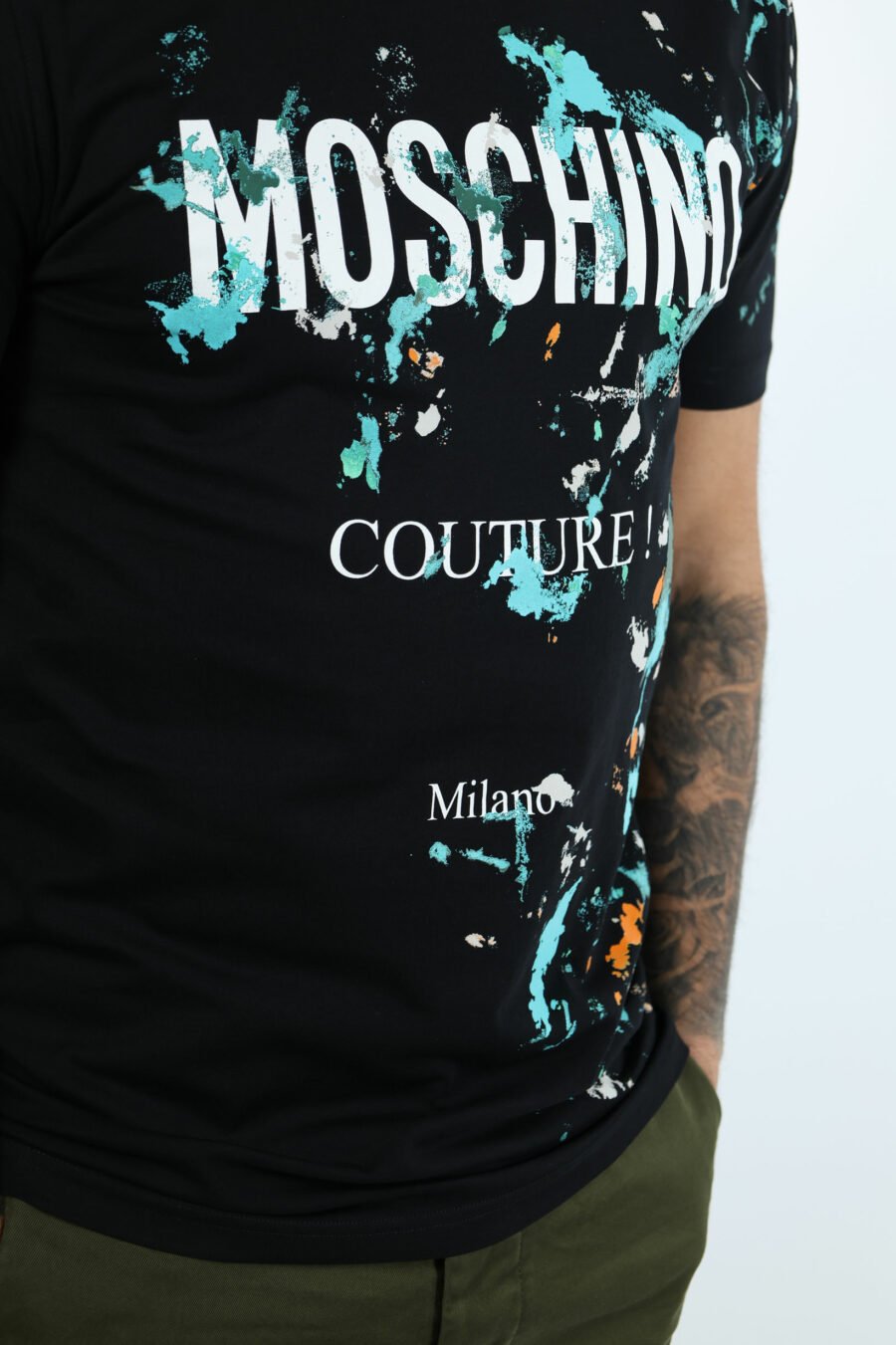 Black T-shirt with maxilogo "couture milano" with multicoloured "splash" - 107053