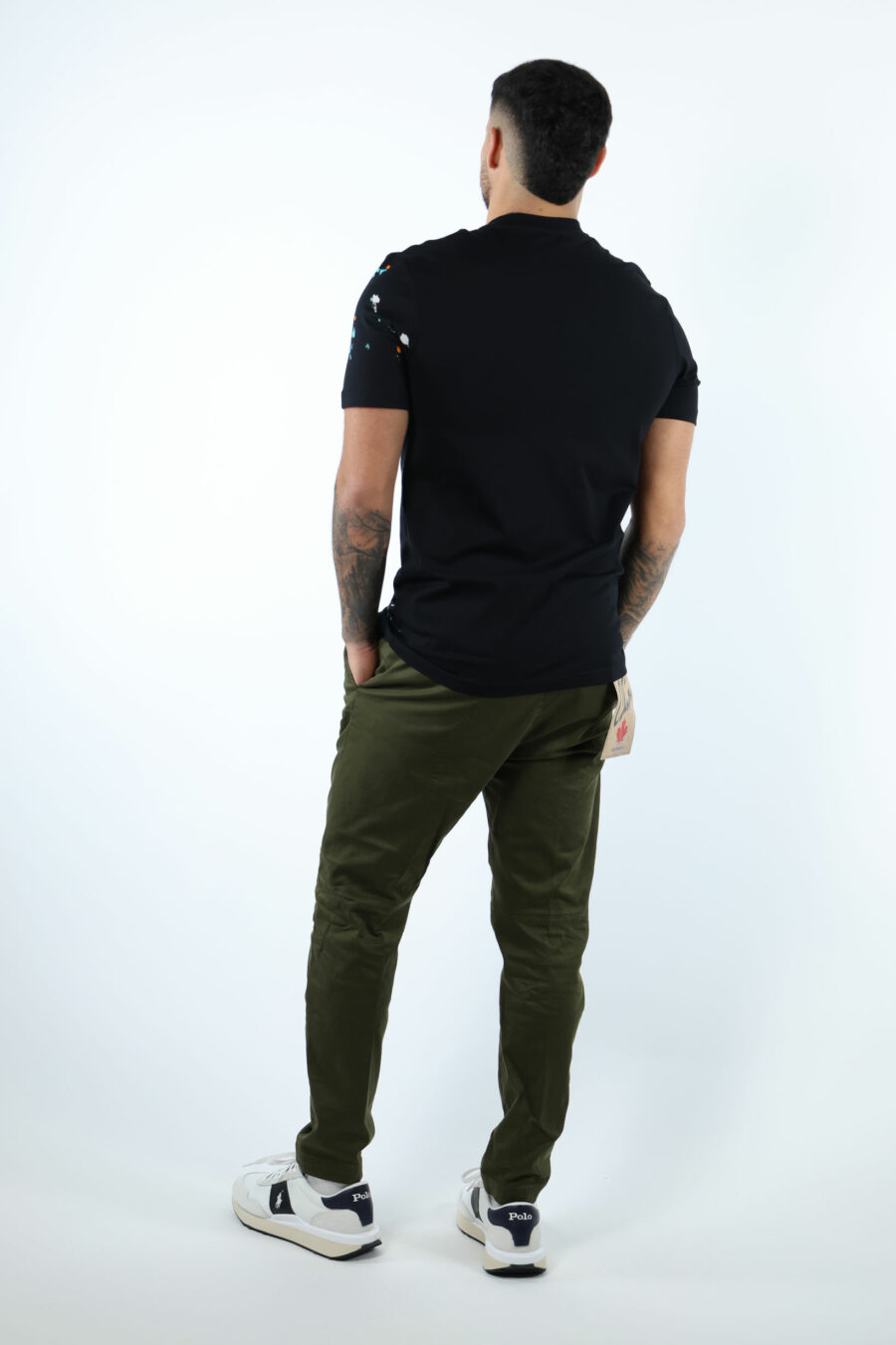 Schwarzes T-Shirt mit Maxilogo "couture milano" mit mehrfarbigem "splash" - 107055