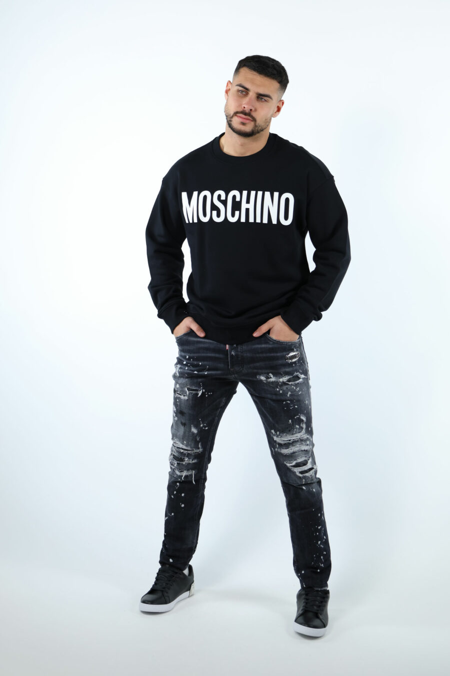 Schwarzes Sweatshirt aus Bio-Baumwolle mit klassisch weißem Maxilogo - 107113