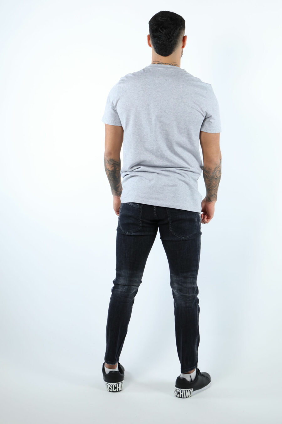 T-shirt oversize en coton biologique gris avec maxilogue noir classique - 107139 1