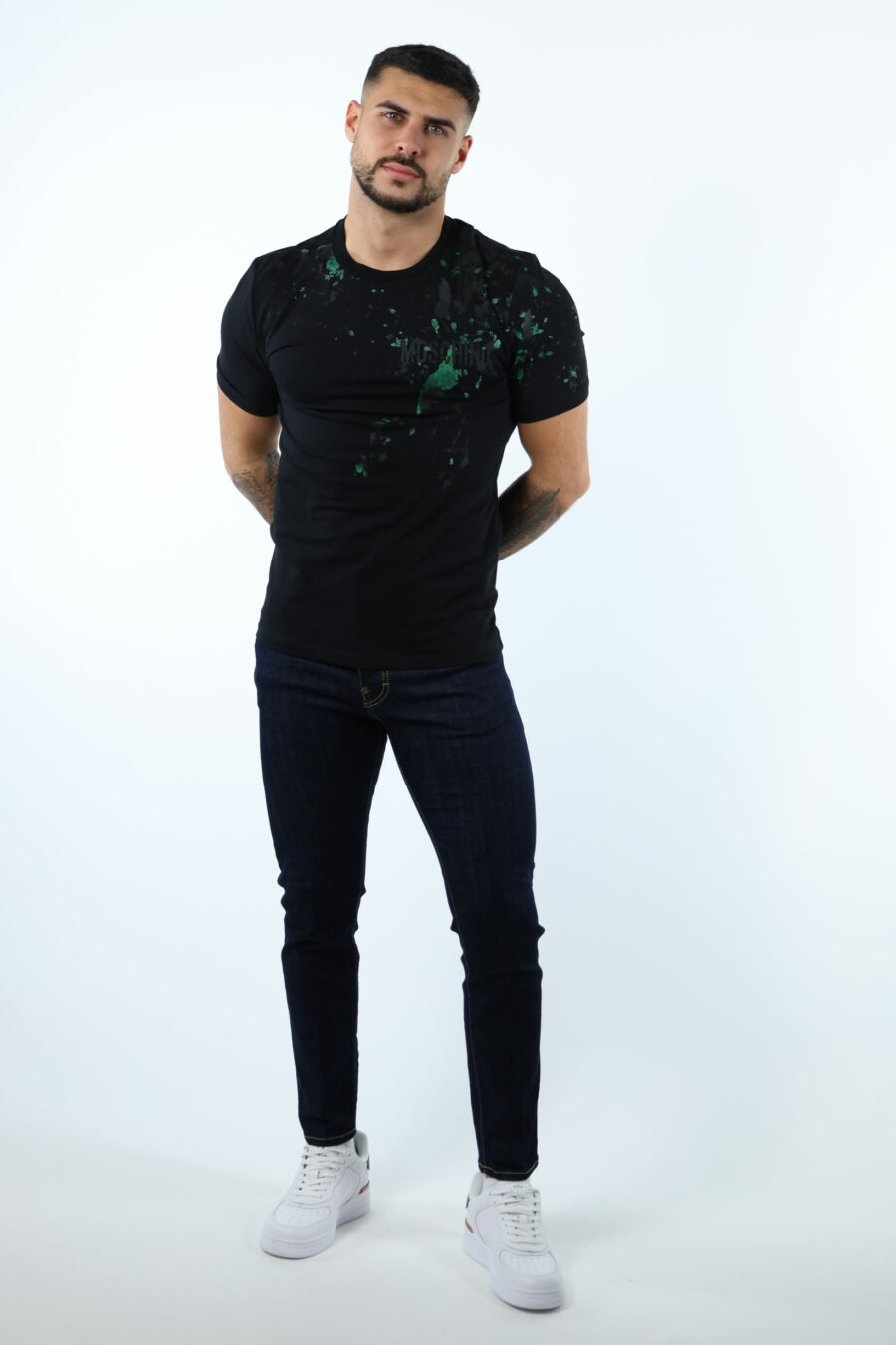 T-shirt preta com minilogo "couture milano" com "splash" multicolorido - 107167