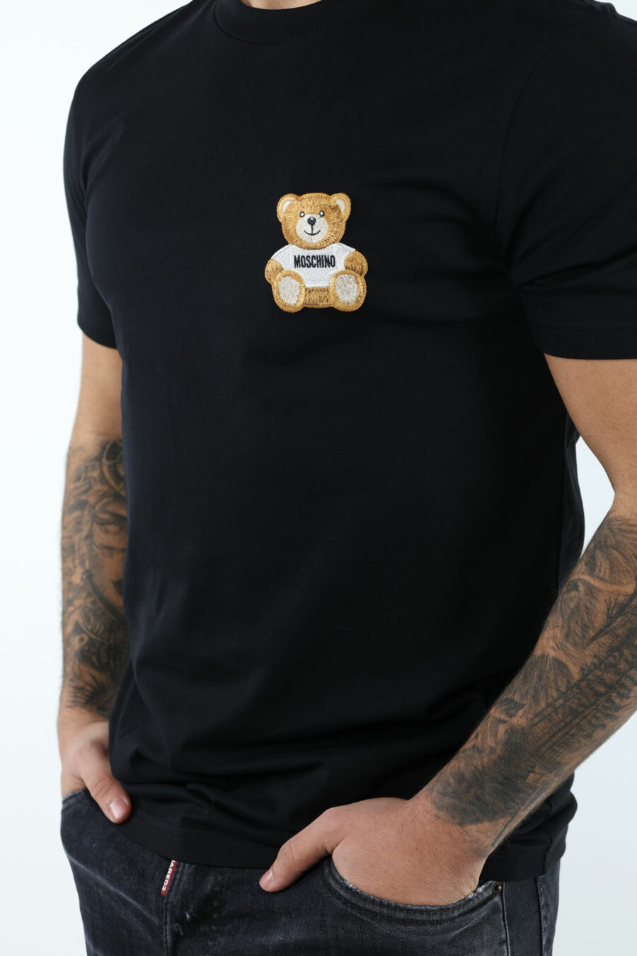 Camiseta negra con minilogo "teddy" bordado - 107177