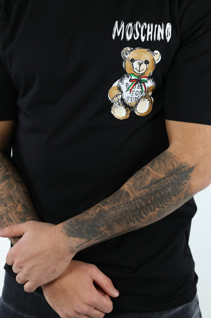 T-shirt noir avec dessin d'un mini-logo d'ours - 107190