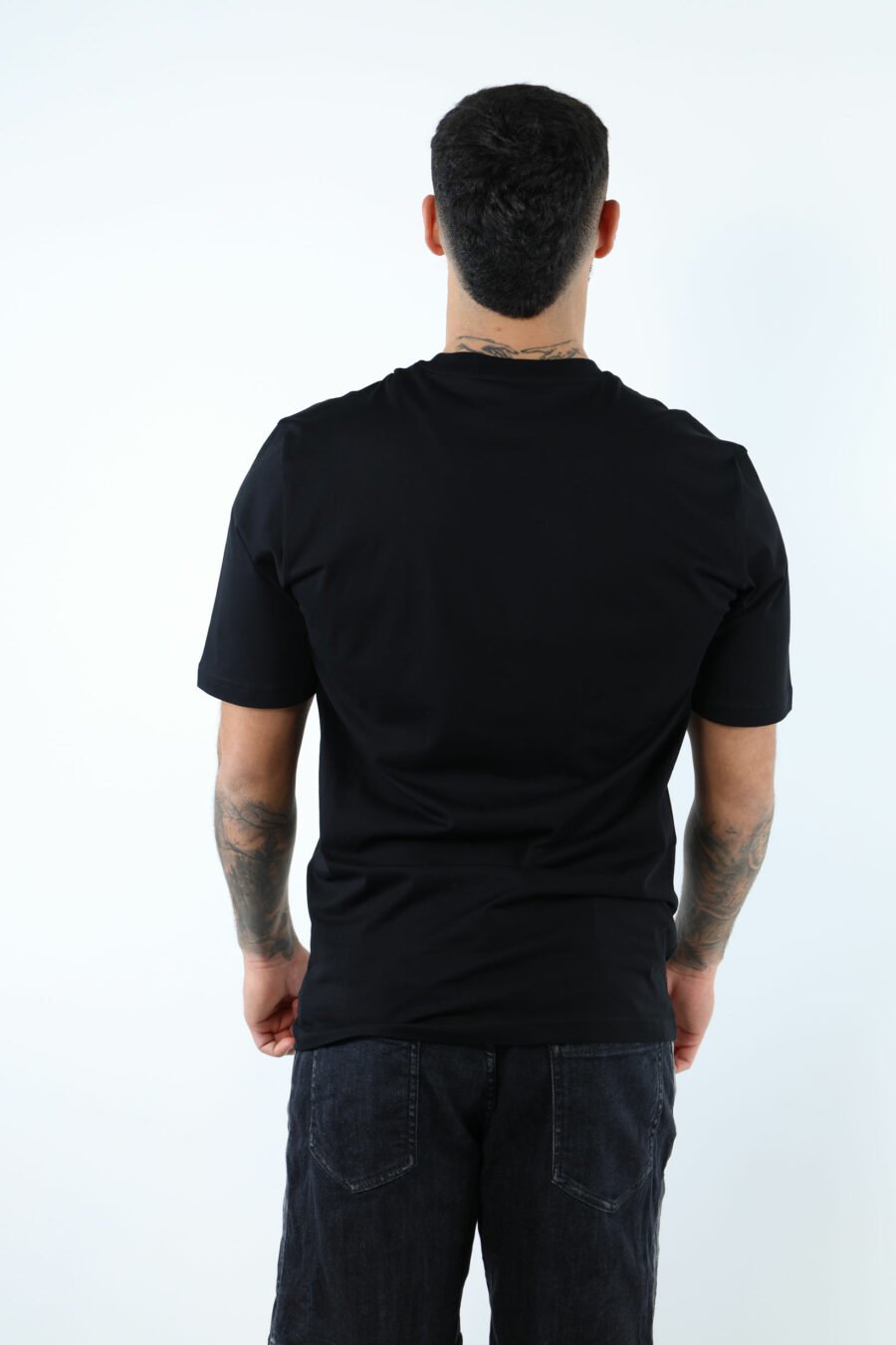T-shirt preta com desenho de mini logótipo de urso - 107191