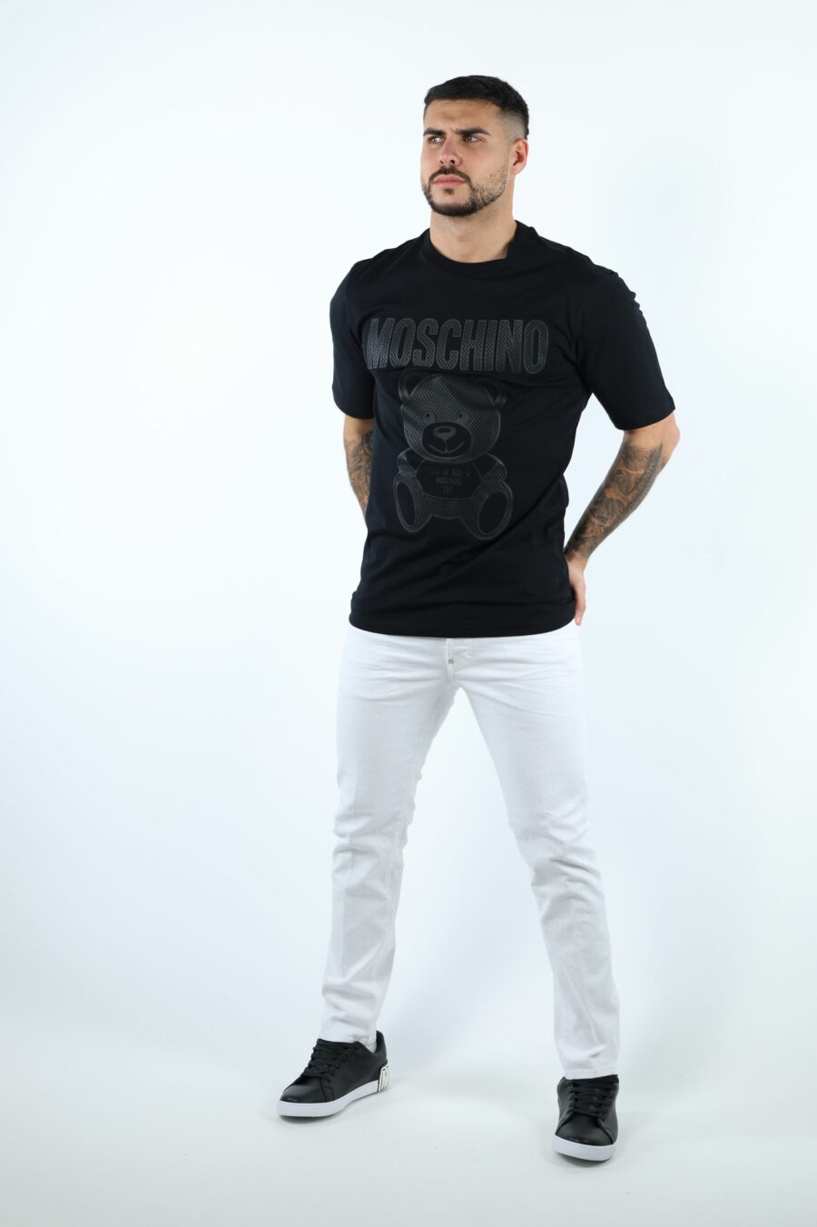 Camiseta negra con maxilogo oso en puntos monocromático - 107203