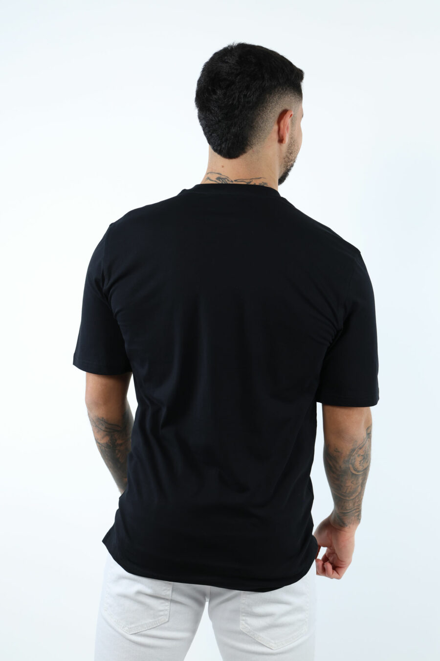 T-shirt preta com maxilogo de urso pontilhado monocromático - 107206