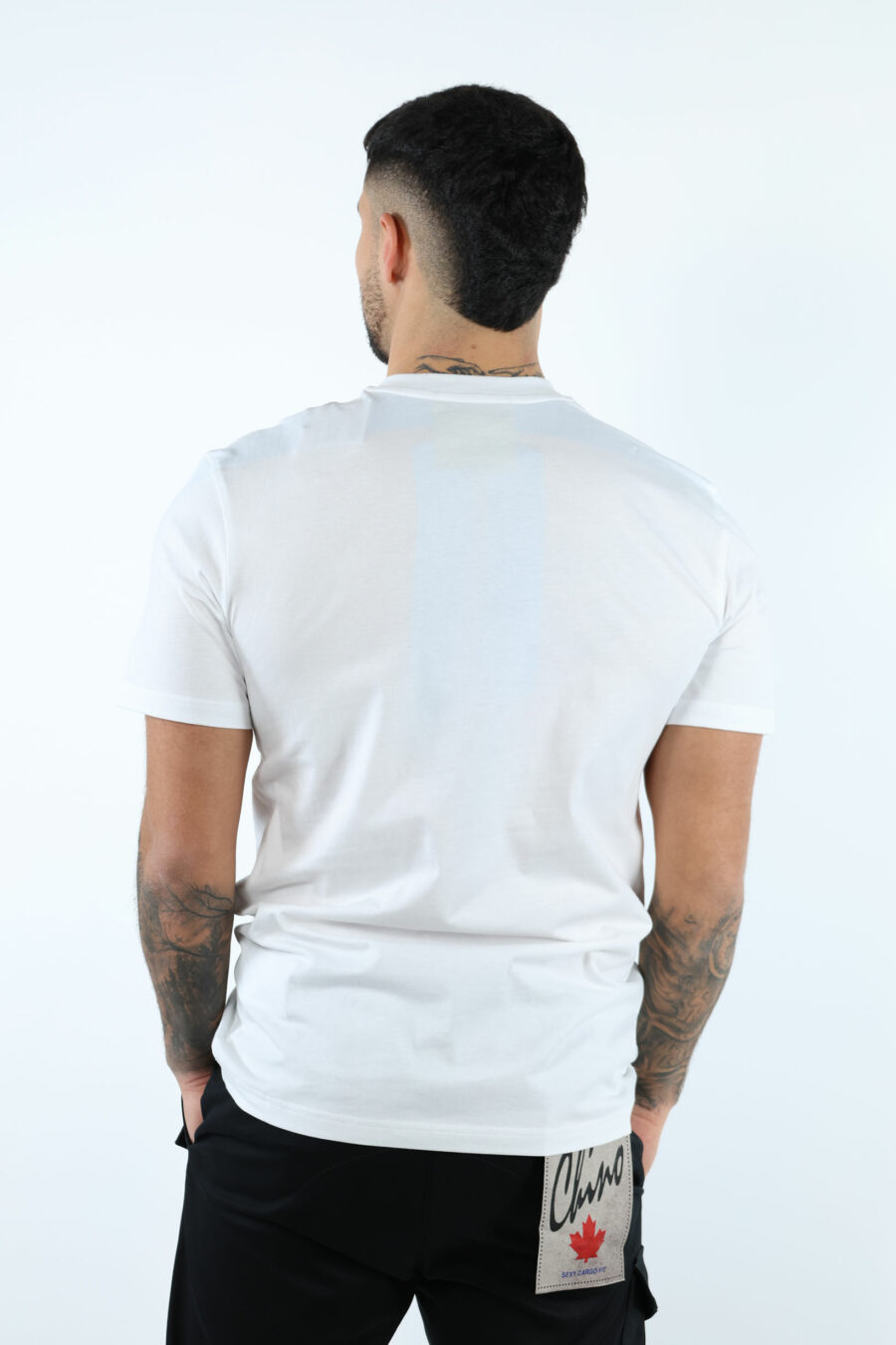Camiseta blanca de algodón orgánico con maxilogo negro clásico - 107225