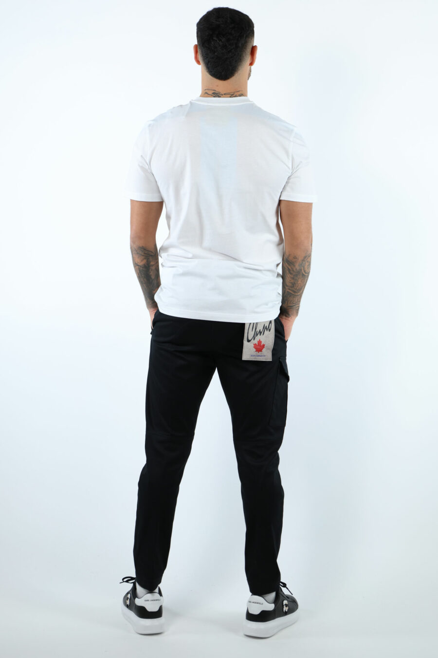 Weißes T-Shirt aus Bio-Baumwolle mit klassischem schwarzem Maxilogo - 107226