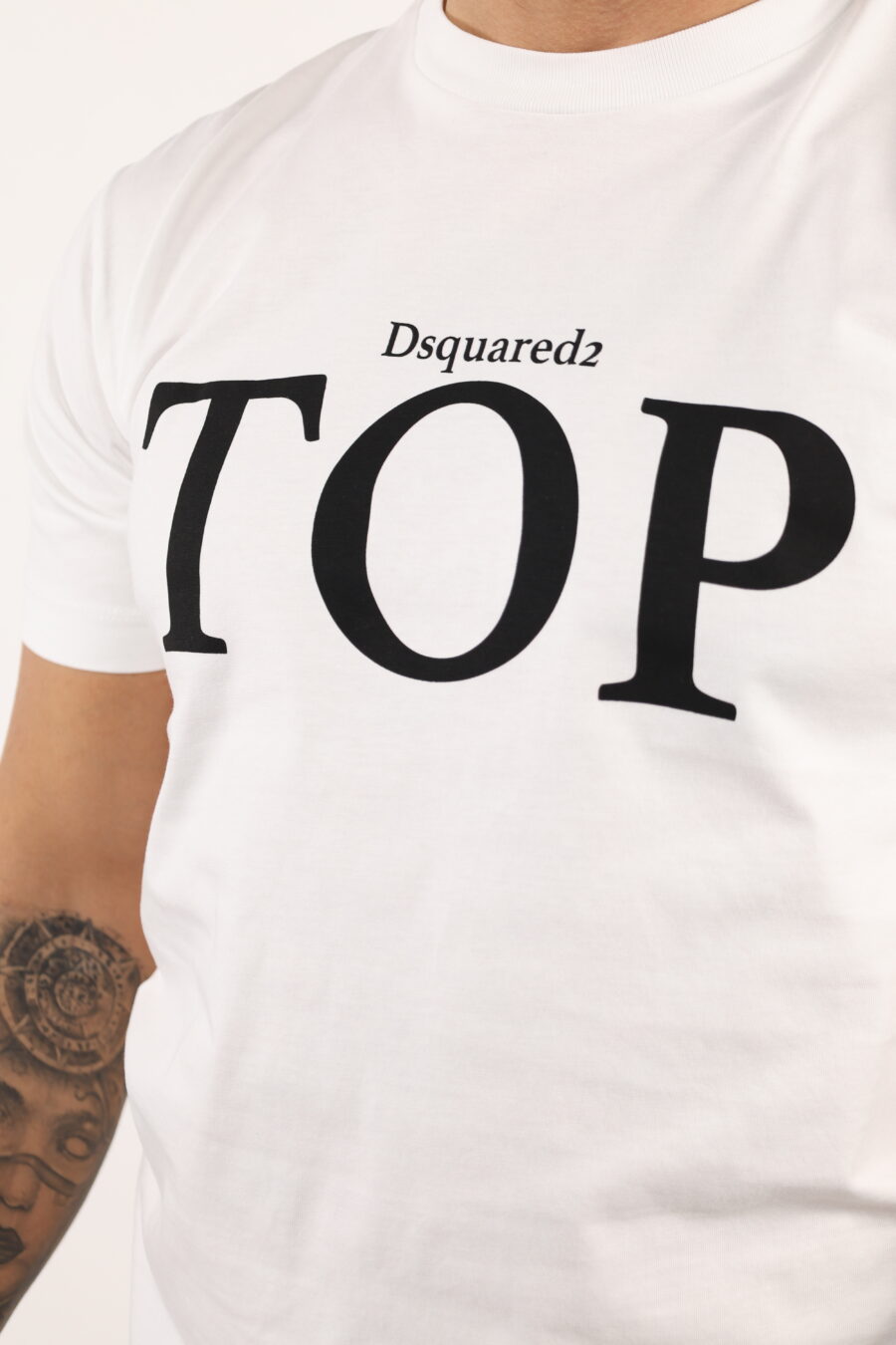 Camiseta blanca con maxilogo "top" - 109161