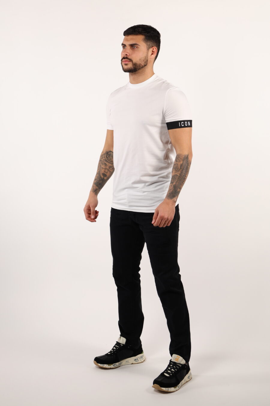 Camiseta blanca con logo negro - 109168