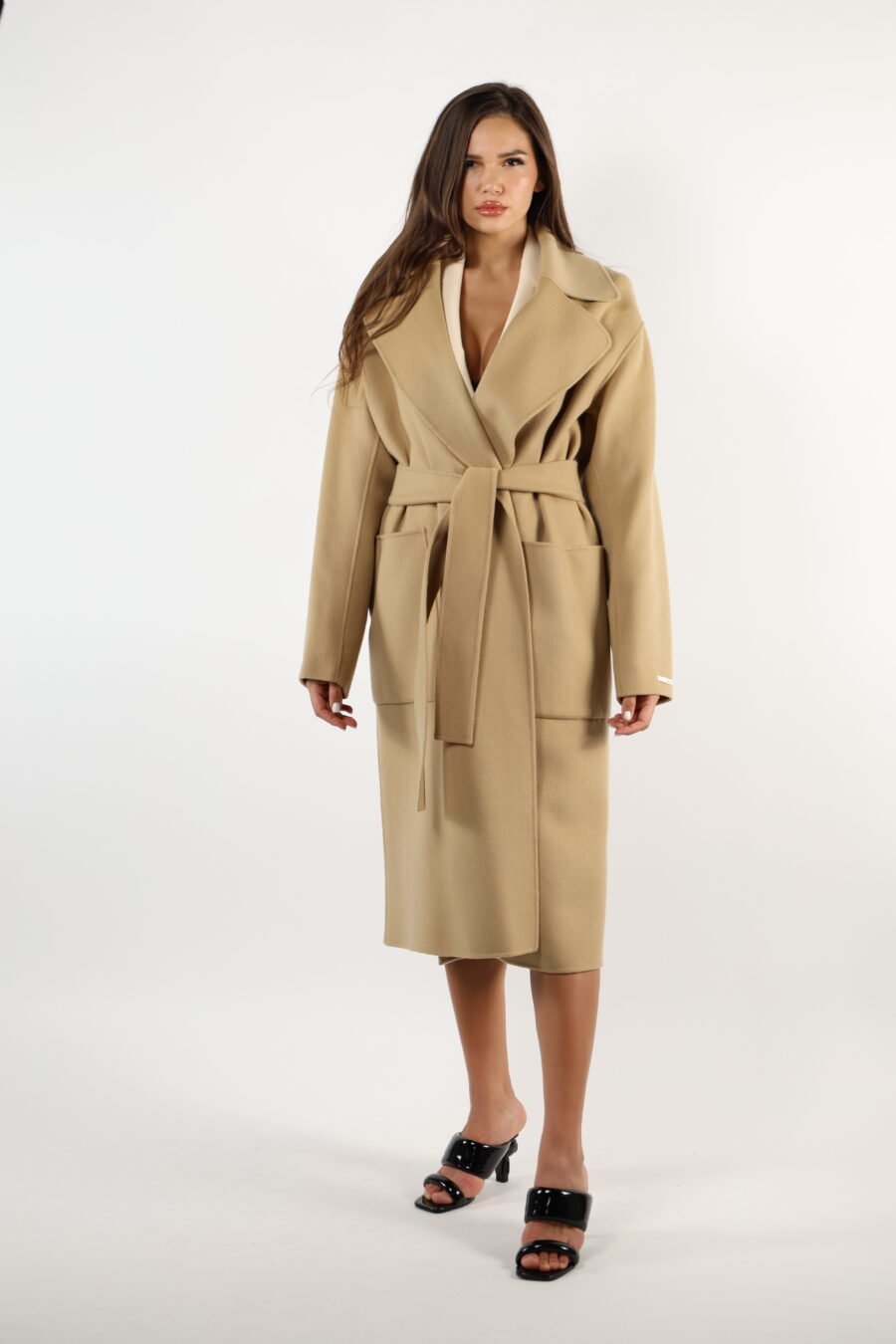 Abrigo beige largo de lana con bolsillos - 110704
