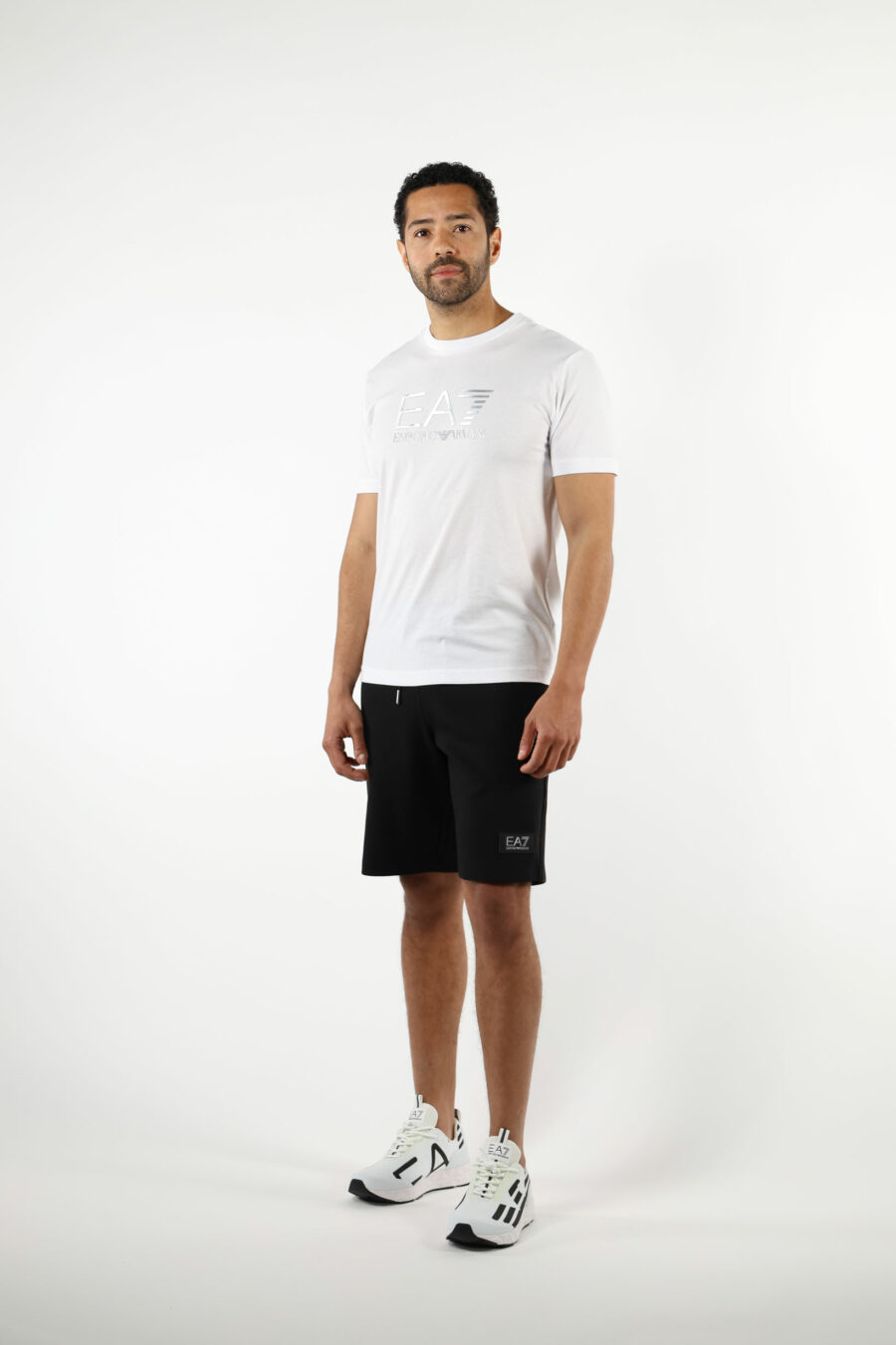 Trainingshose schwarze Shorts mit weißem "lux identity" Minilogo auf schwarzer Platte - 110858