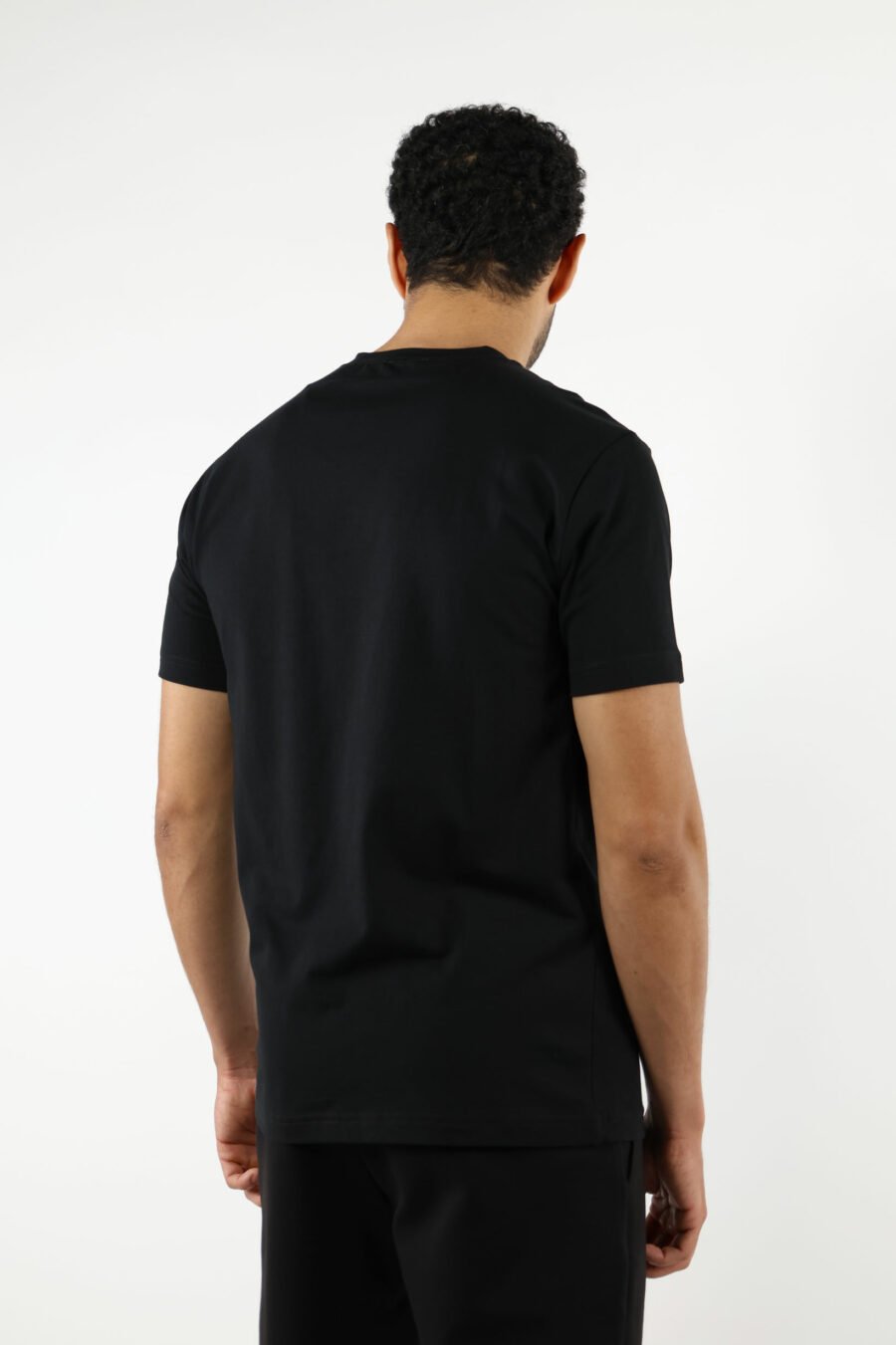 T-shirt preta com maxilogo "lux identity" azul - 110871