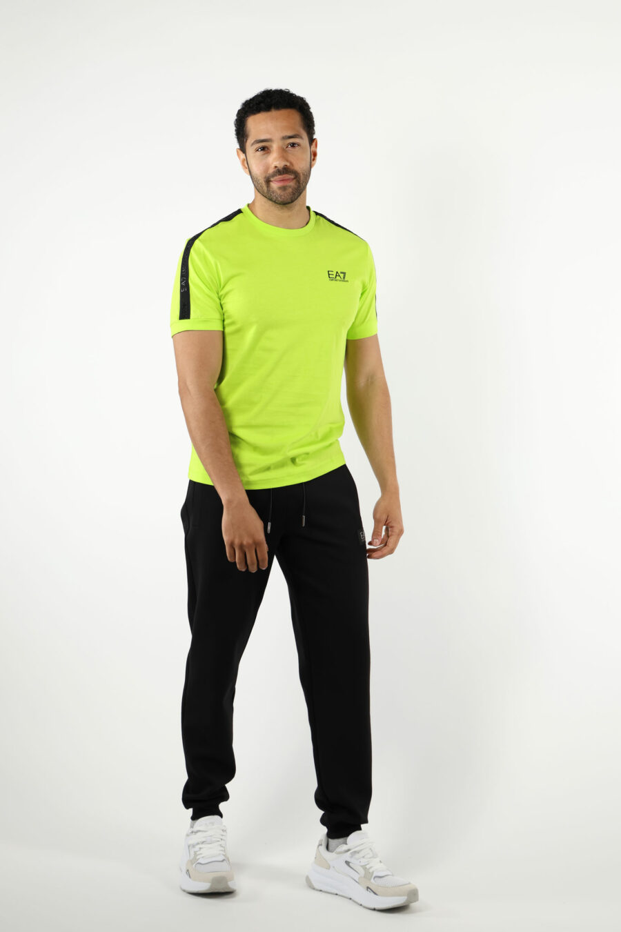 Limonengrünes T-Shirt mit schwarzem "lux identity" Mini-Logo-Band - 110949