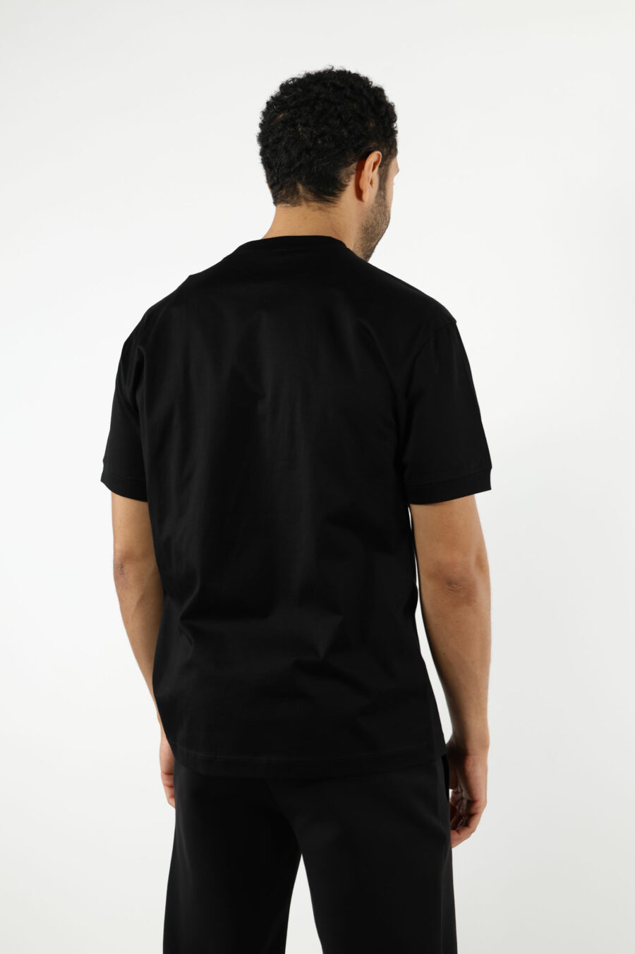 Schwarzes T-Shirt mit "lux identity" Maxilogo in grünem Quadrat - 110965