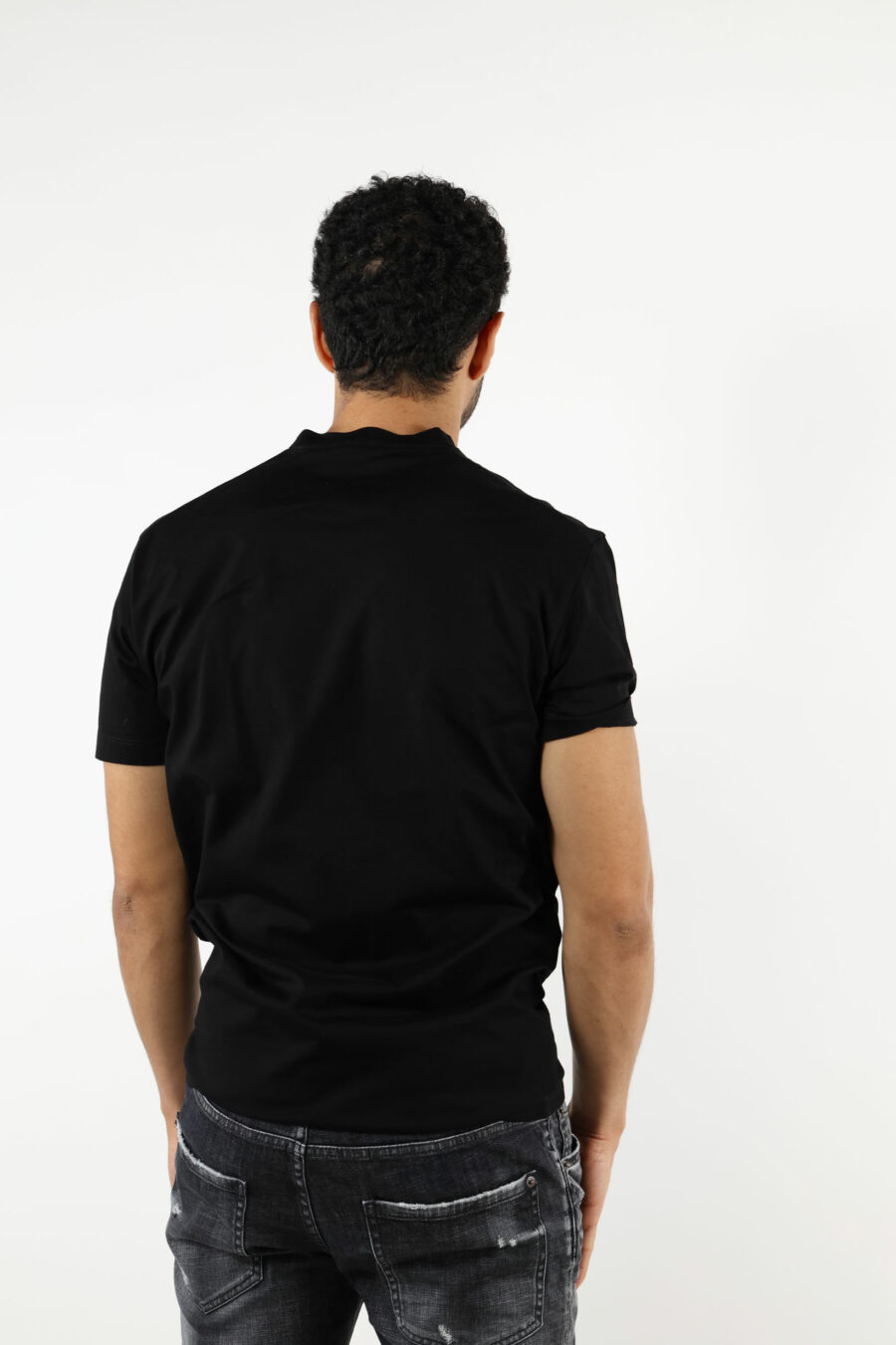 Schwarzes T-Shirt mit schwarzem geprägtem Maxilogo - 111287