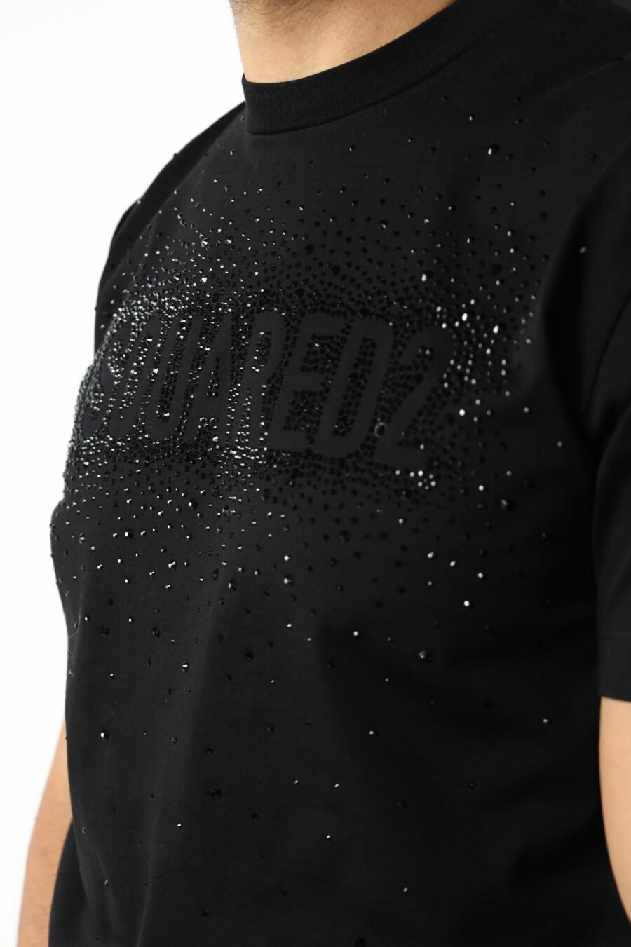 Schwarzes T-Shirt mit schwarzem geprägtem Maxilogo - 111288