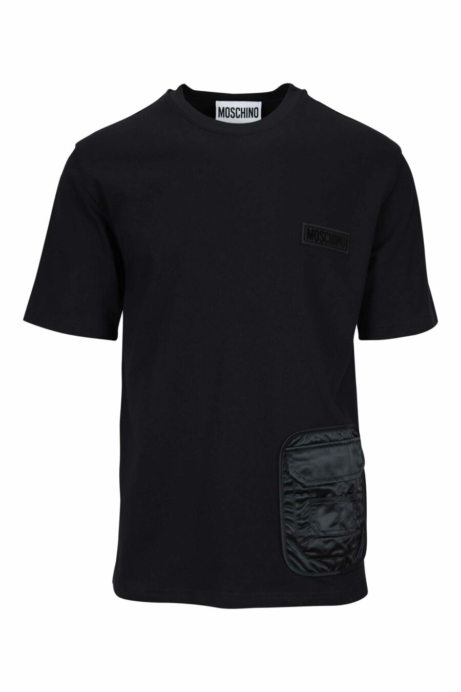 Camiseta negra mix con bolsillo y logo etiqueta monocromático - 667113452036 scaled