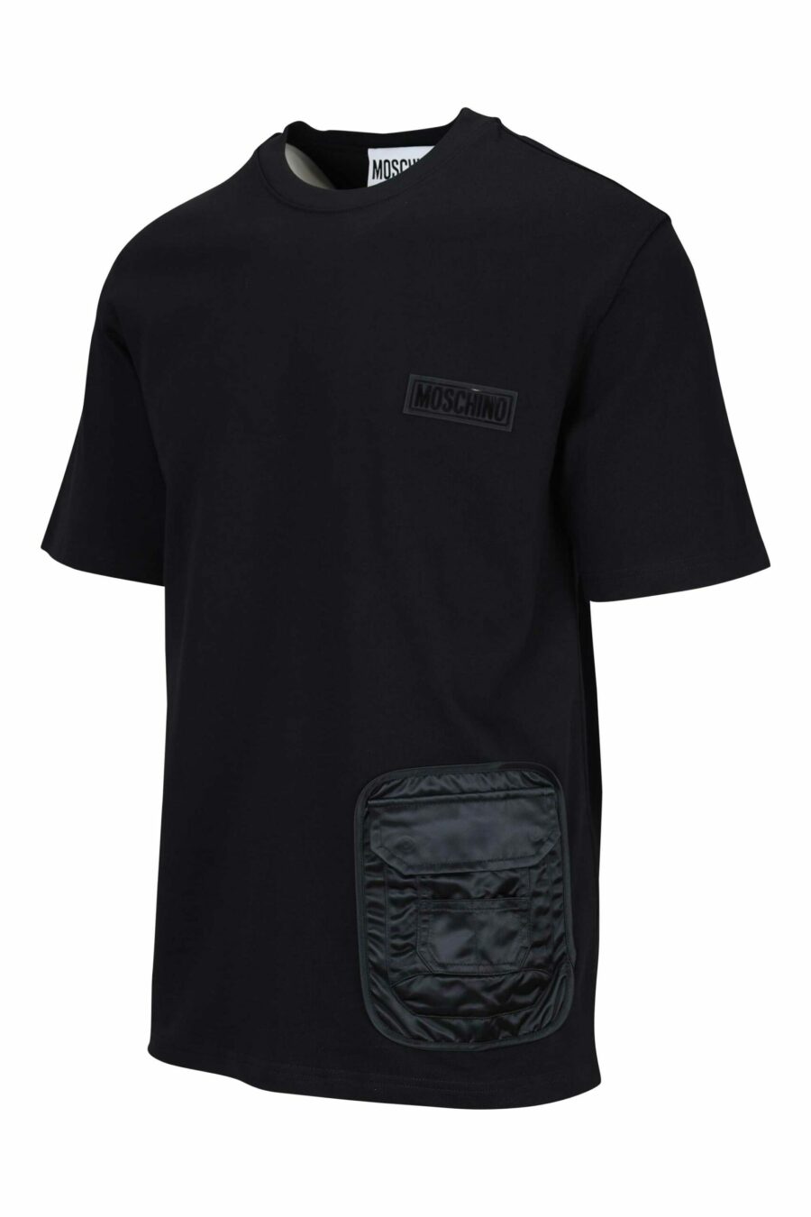 Camiseta negra mix con bolsillo y logo etiqueta monocromático - 667113452036 1 scaled