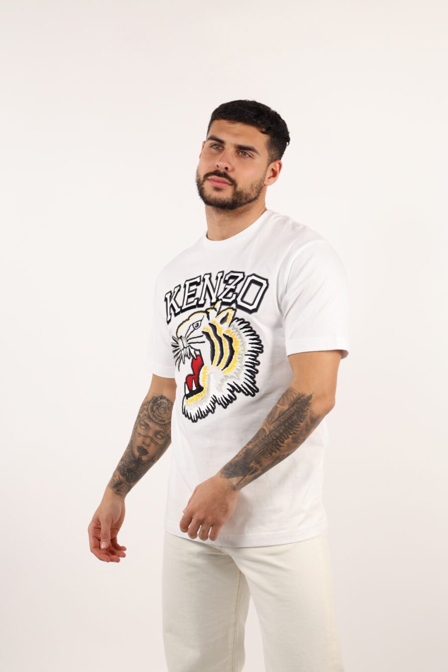 Camiseta blanca con maxilogo tigre multicolor - 109056