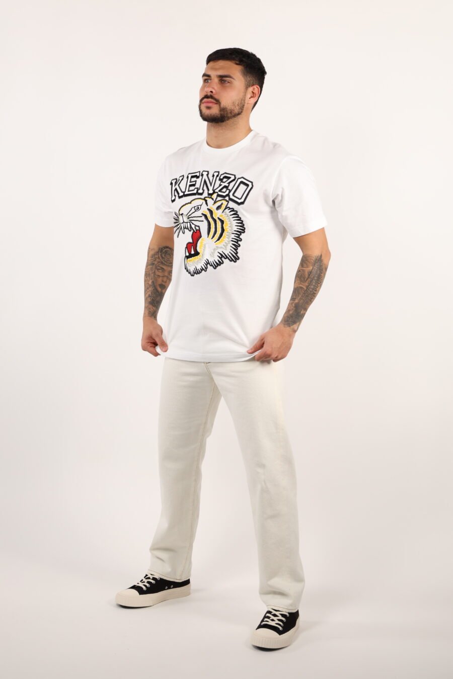 Camiseta blanca con maxilogo tigre multicolor - 109057