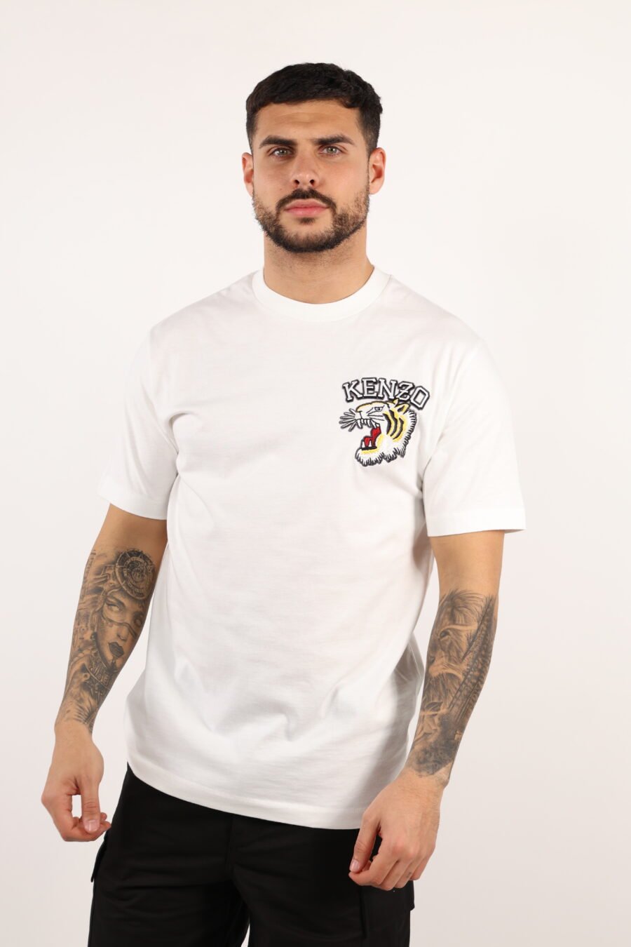 Camiseta blanca "oversize" logo pequeño tigre relieve - 109102 1