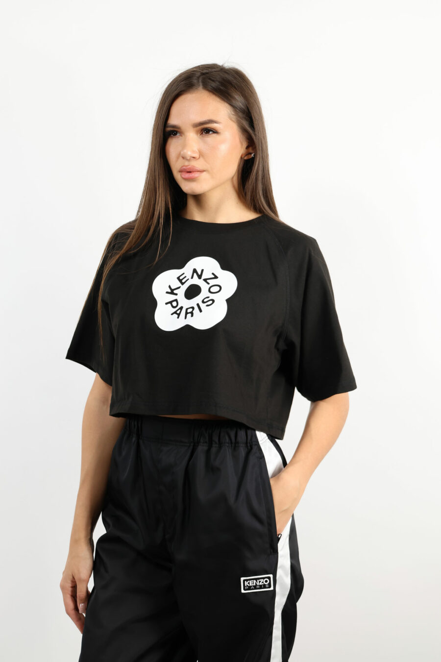 Camiseta negra con maxilogo "boke flower" negro - 109488