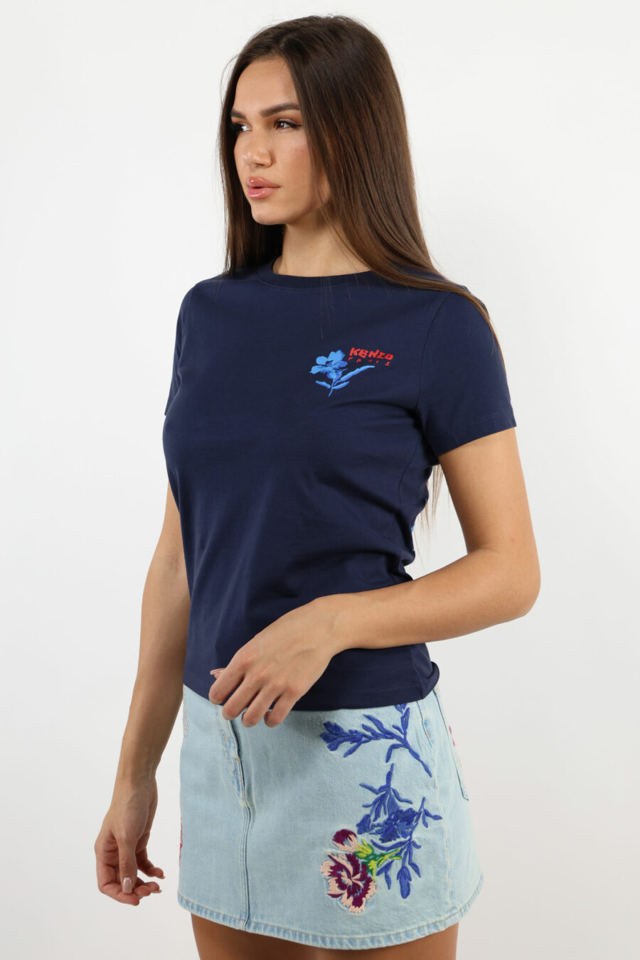 Camiseta azul oscuro con minilogo "drawn flower" - 109567