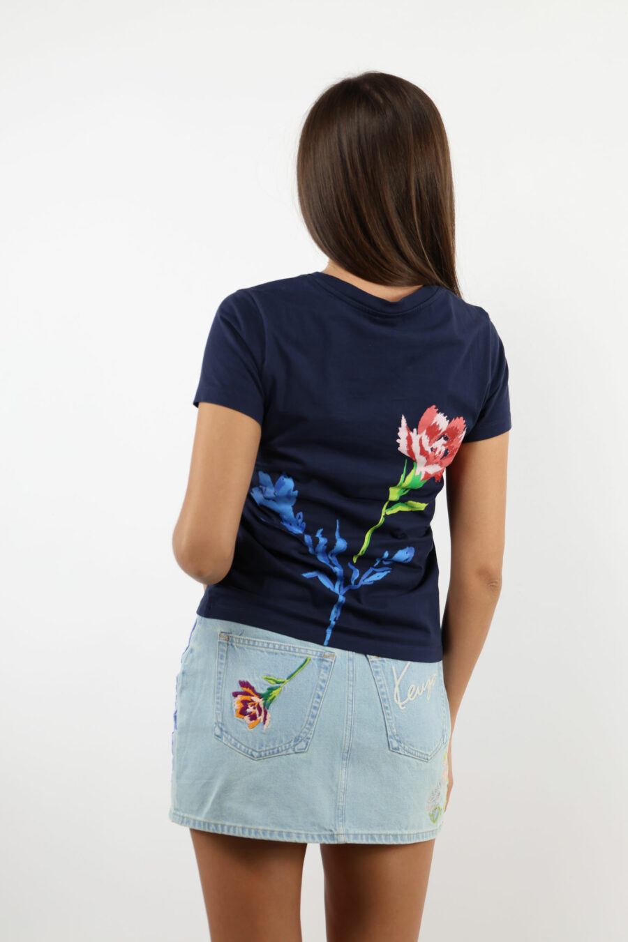 Camiseta azul oscuro con minilogo "drawn flower" - 109569