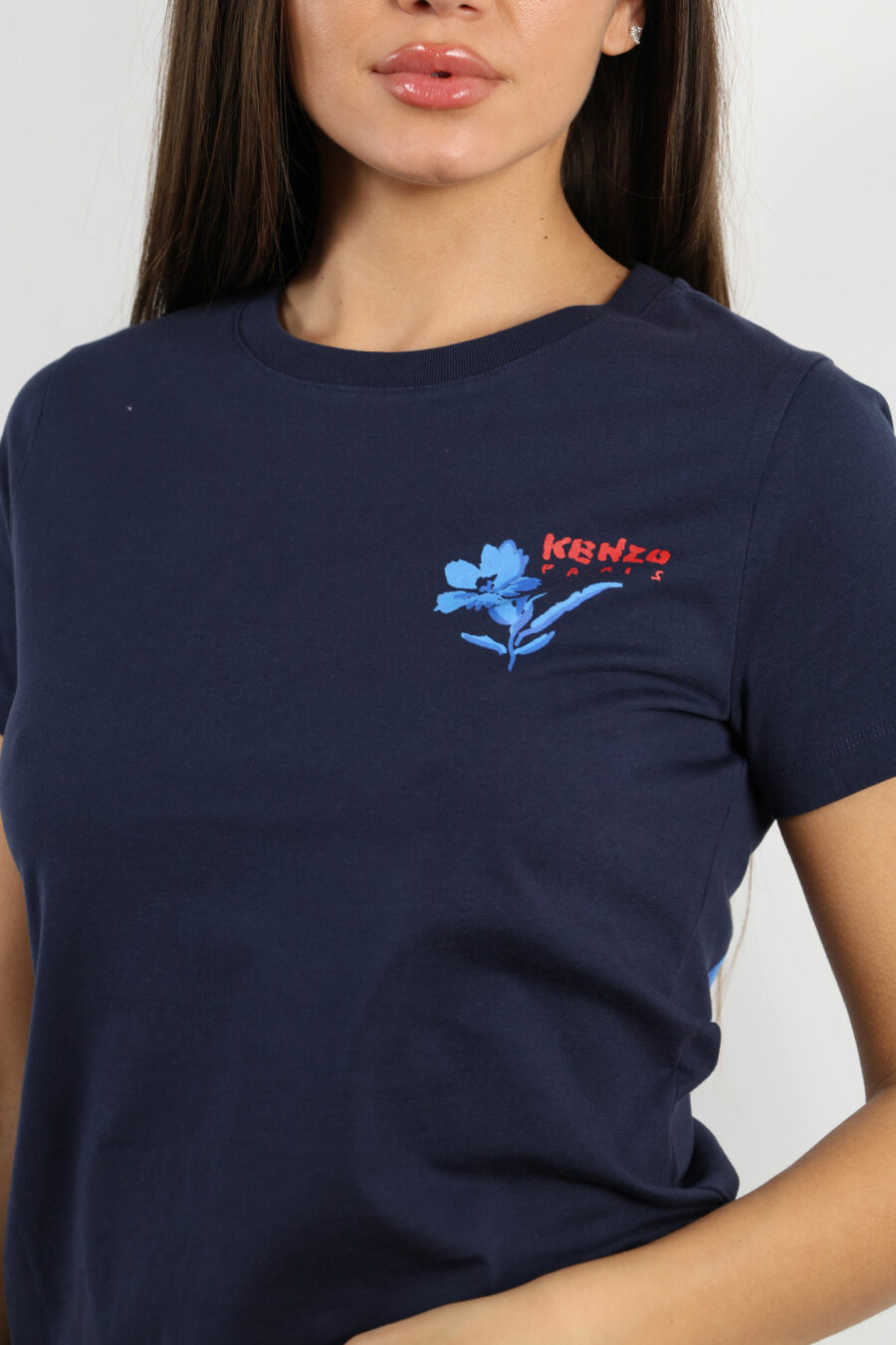 Camiseta azul oscuro con minilogo "drawn flower" - 109570