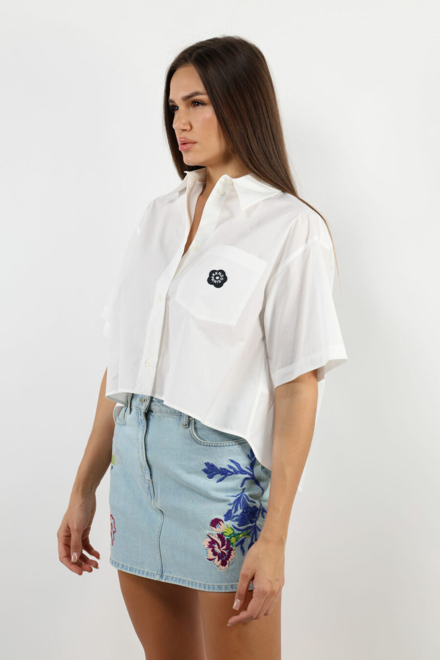 Camisa branca de manga curta com mini logótipo "boke flower" preto - 109576