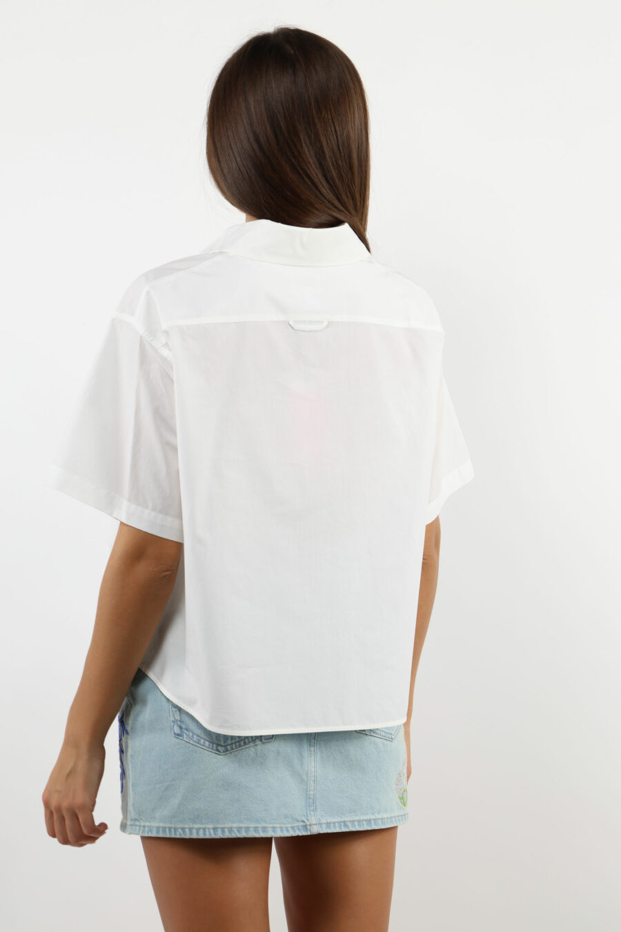 Camisa branca de manga curta com mini logótipo "boke flower" preto - 109578
