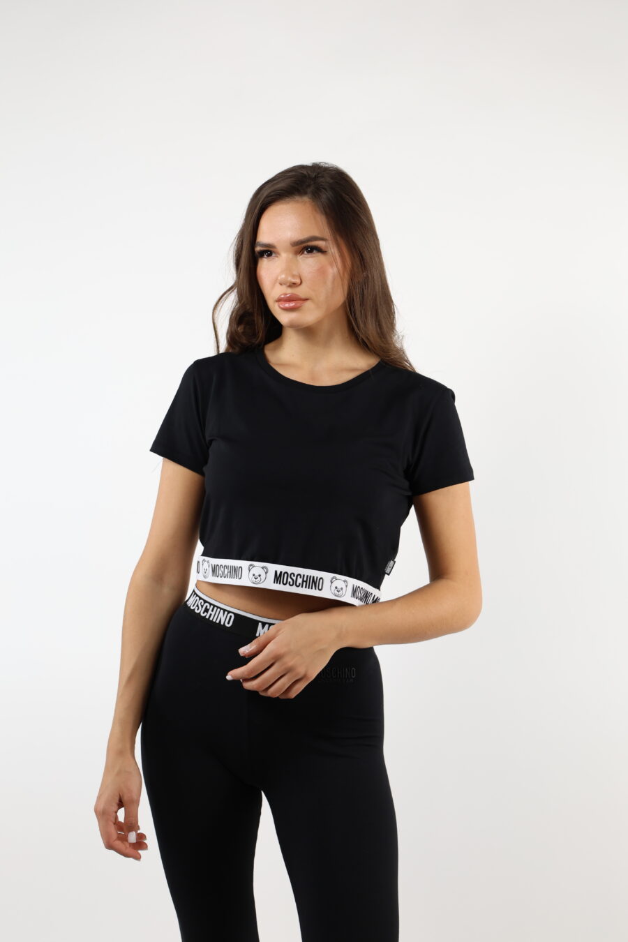 Camiseta negra corta con logo oso en cinta blanco - 110482