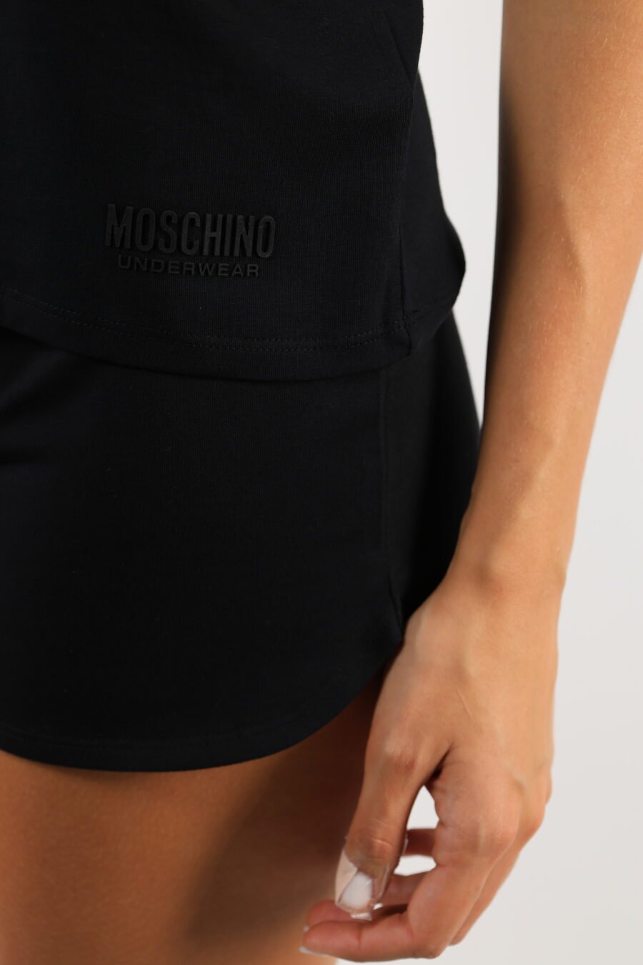 Shorts negros con logo en cinta en cintura blanco - 110495