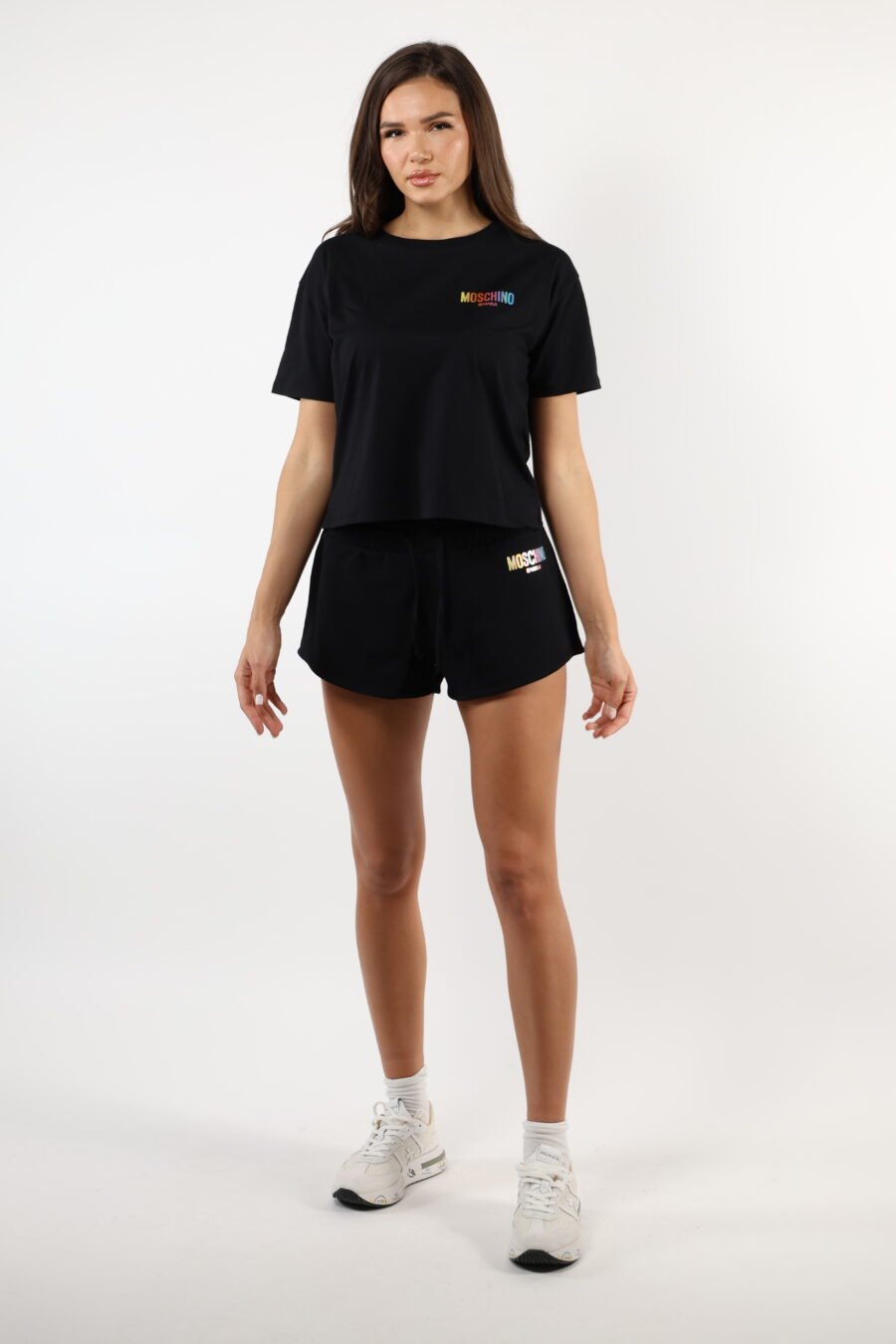Shorts negros con minilogo multicolor - 110506