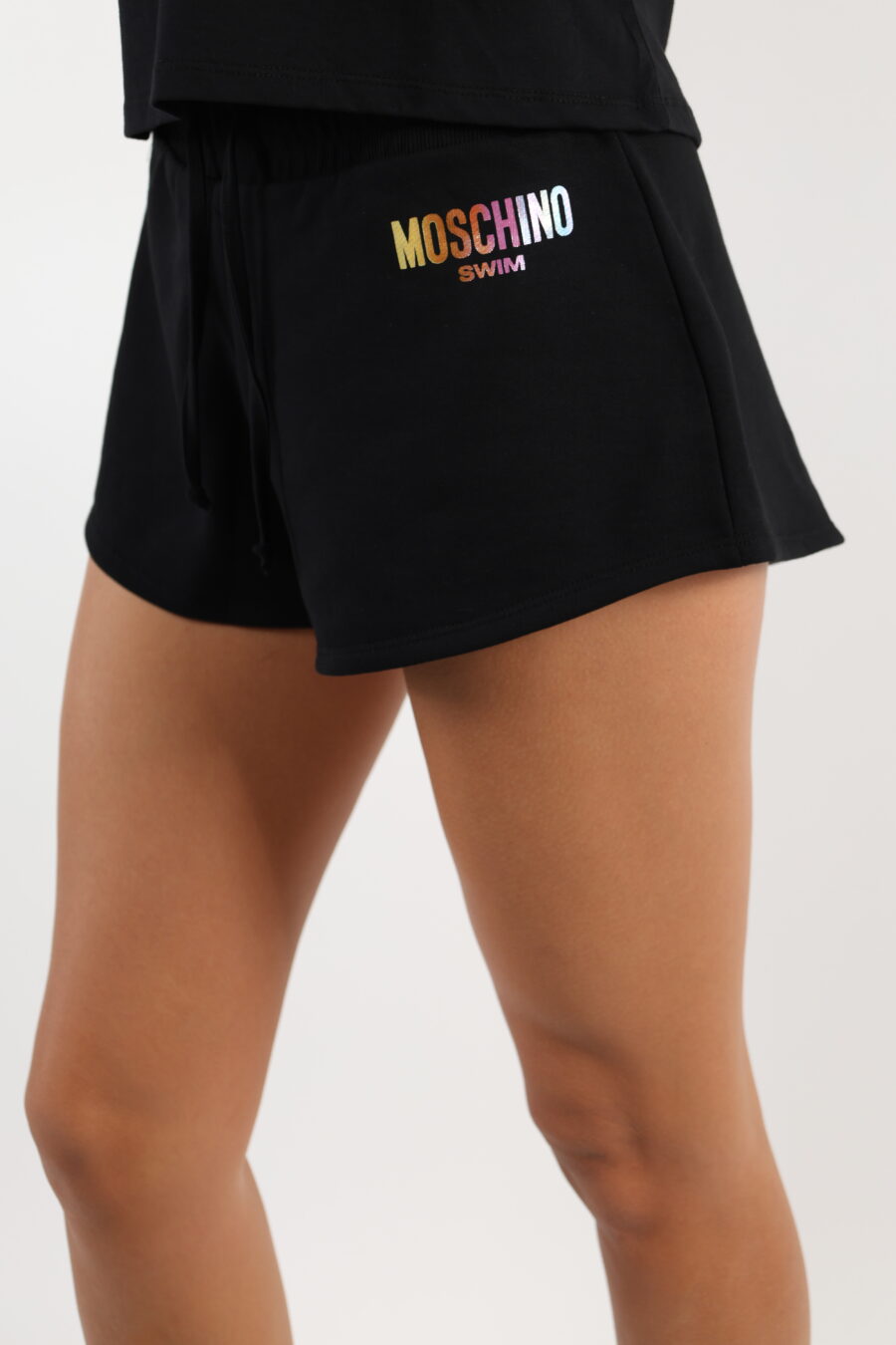 Schwarze Shorts mit mehrfarbigem Mini-Logo - 110508
