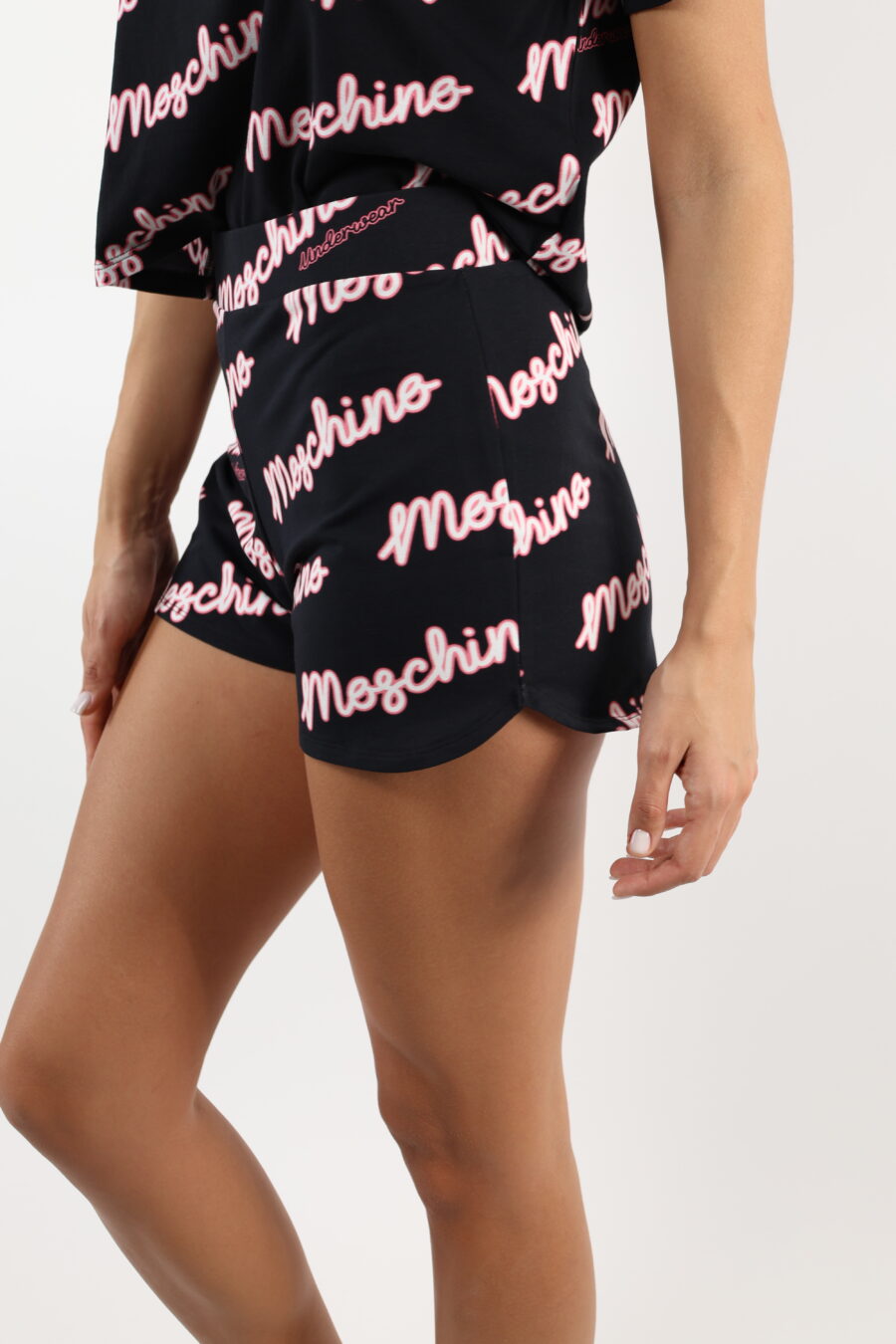 Black shorts with "all over logo moschino" fuchsia - 110573