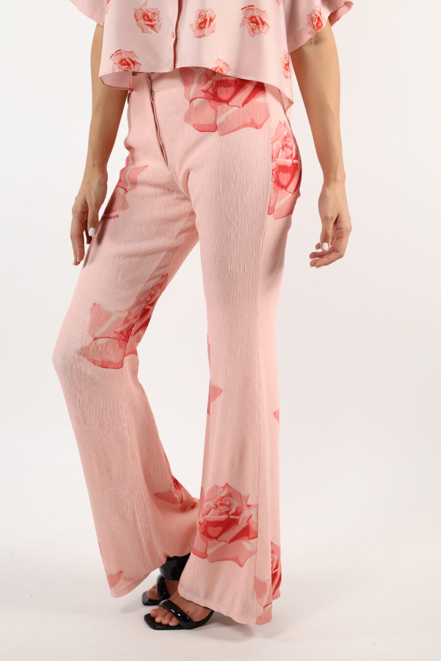Pantalón rosa con estampado "kenzo rose" - 110595