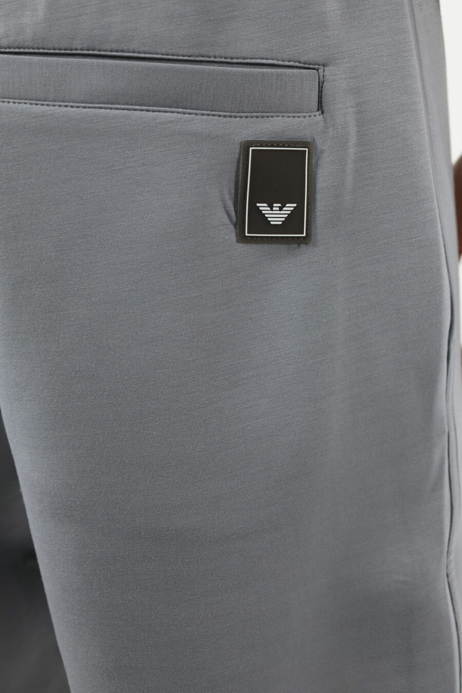 Pantalón de chándal gris con minilogo águila - 110930