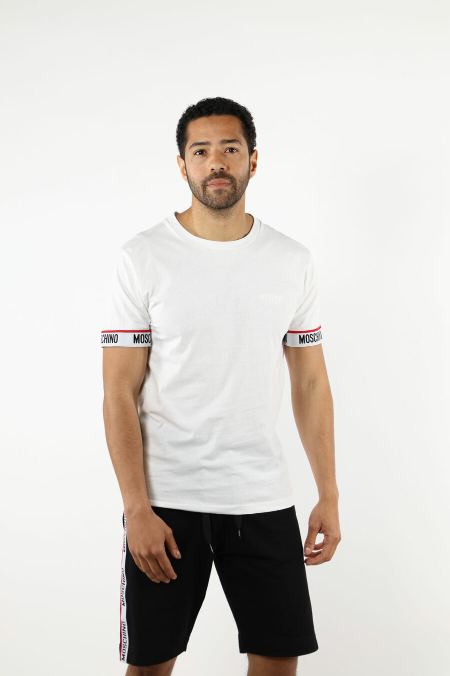 T-shirt blanc avec logo blanc sur les manches - 110972
