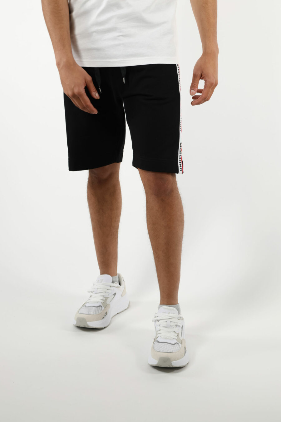 Pantalón de chándal corto negro con logo en cinta vertical - 110976