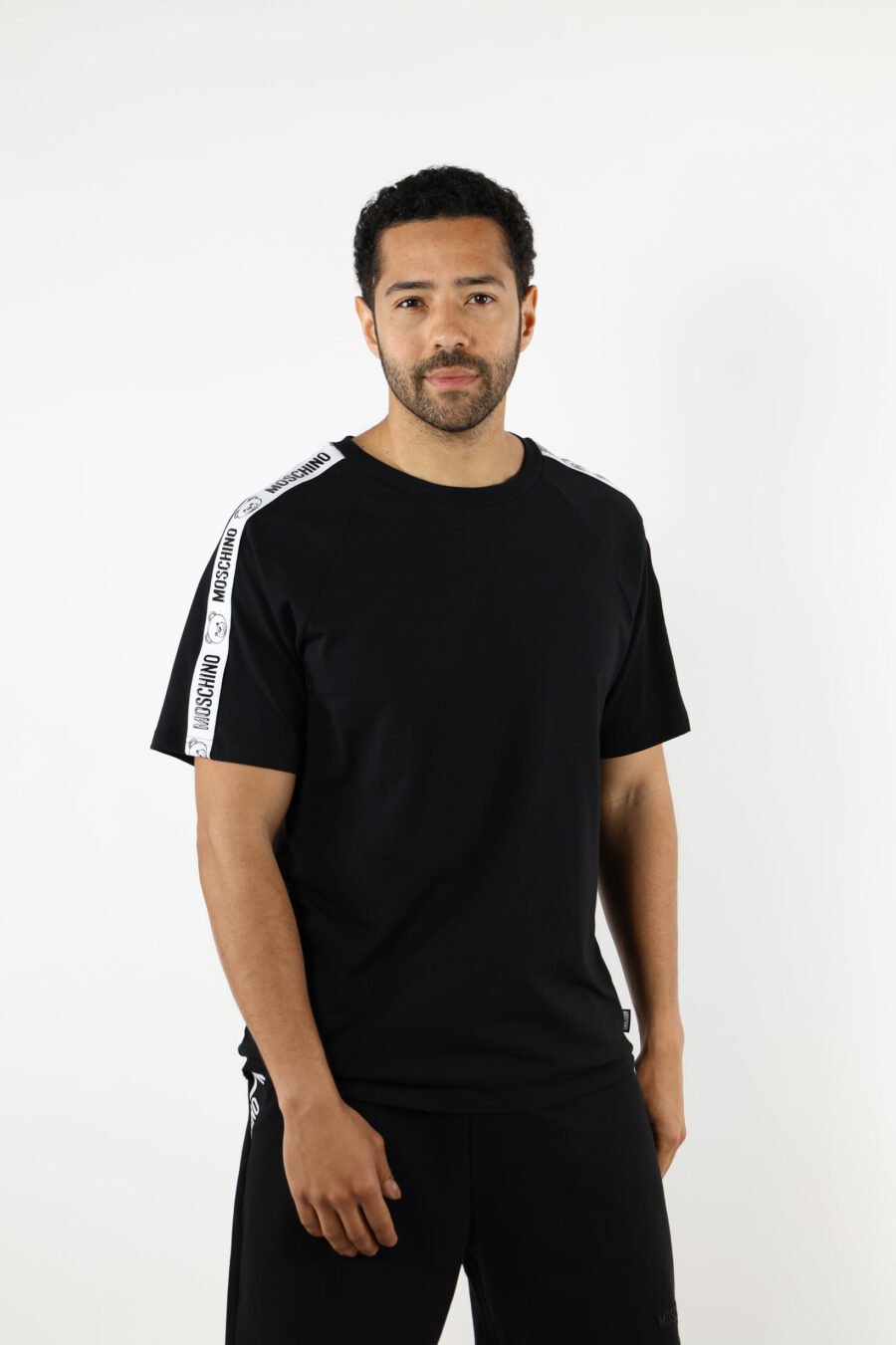 T-shirt noir avec logo d'ours "underbear" sur la bande d'épaule - 110998