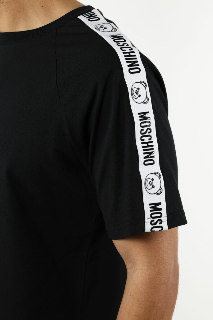 T-shirt noir avec logo d'ours "underbear" sur la bande d'épaule - 110999